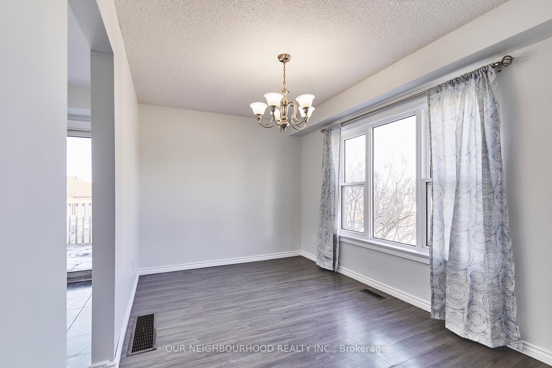 Photo 7 of 950 Southdown Drive, Oshawa, Donevan — HOMEH