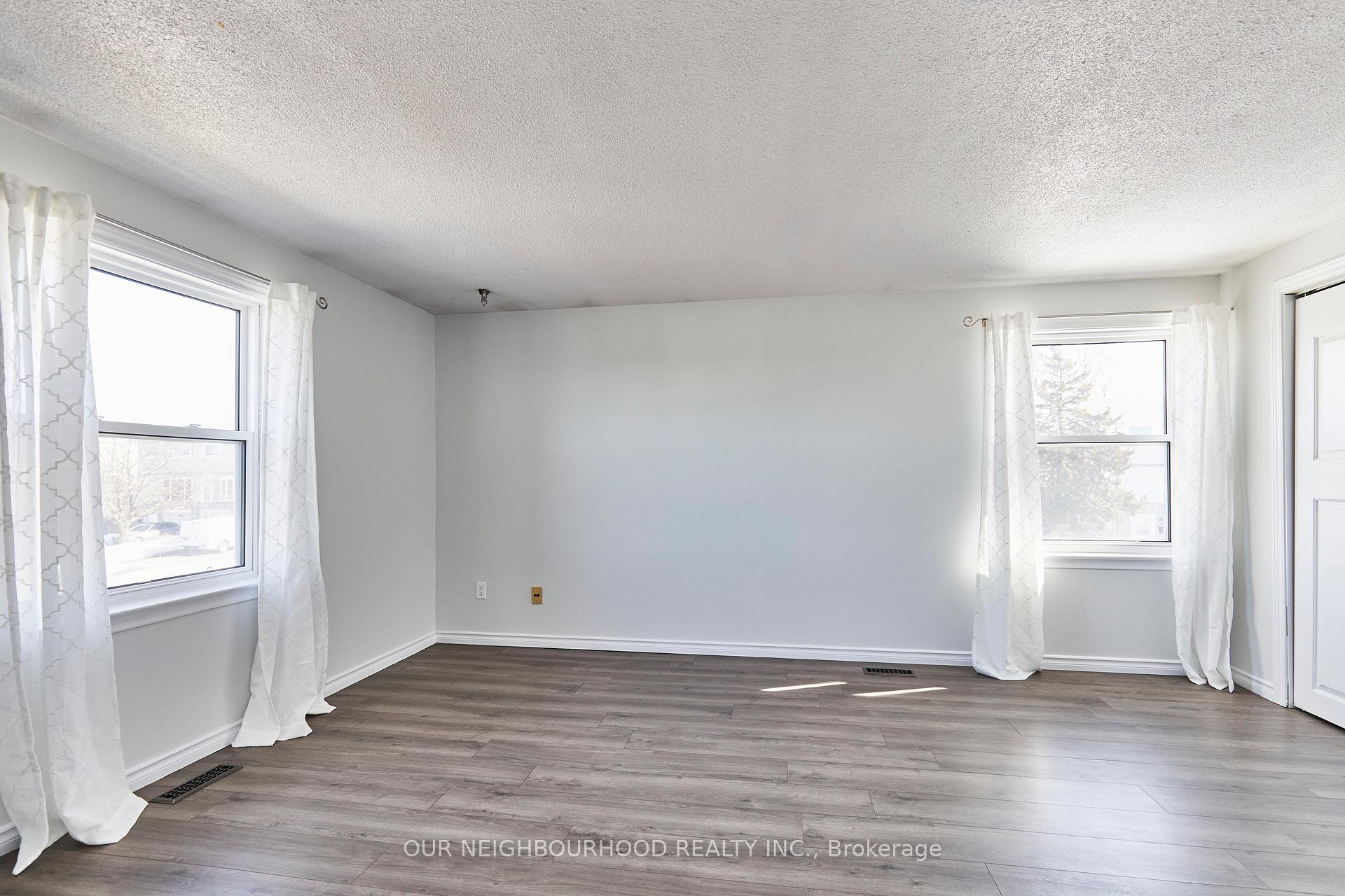 Photo 12 of 950 Southdown Drive, Oshawa, Donevan — HOMEH