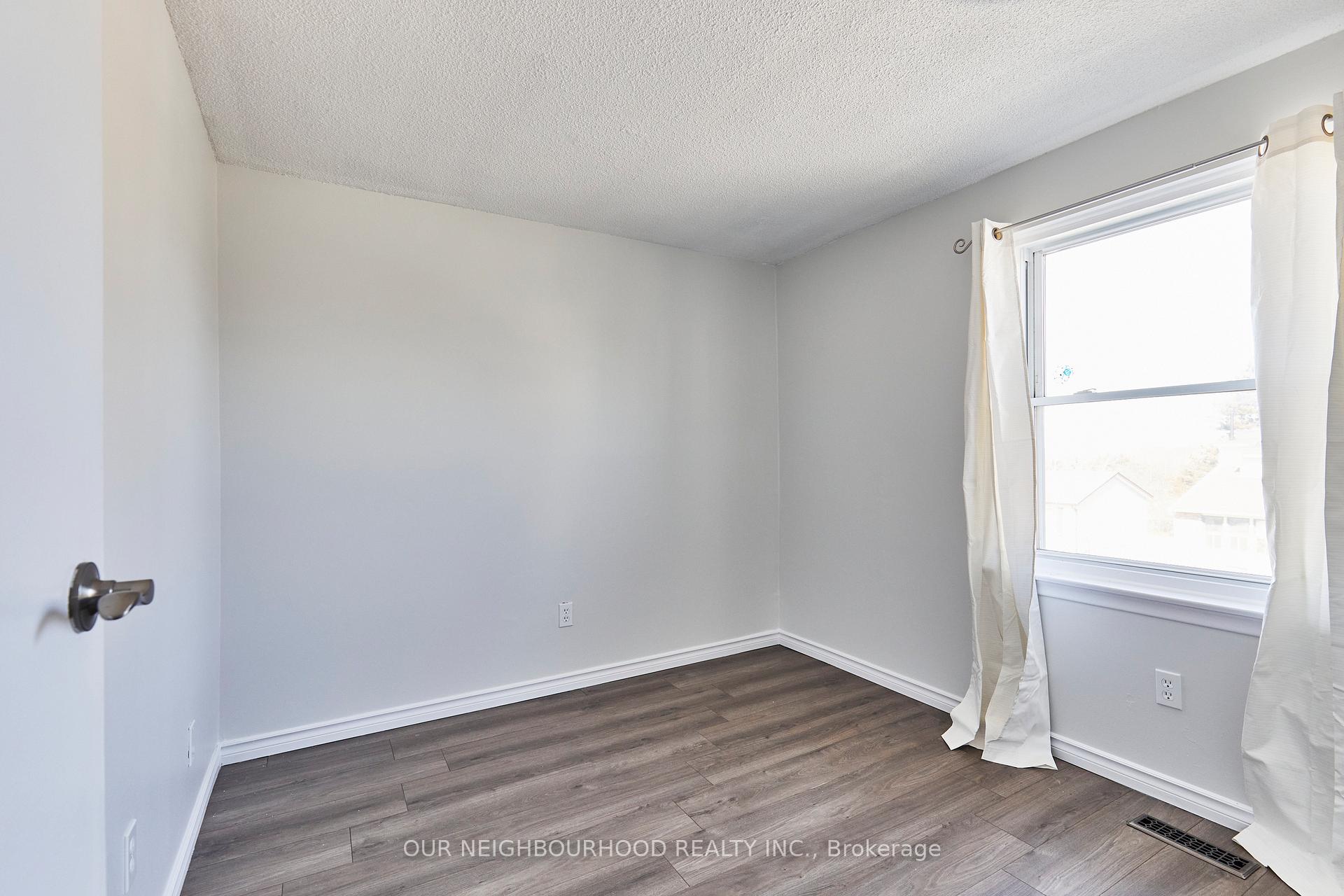 Photo 14 of 950 Southdown Drive, Oshawa, Donevan — HOMEH