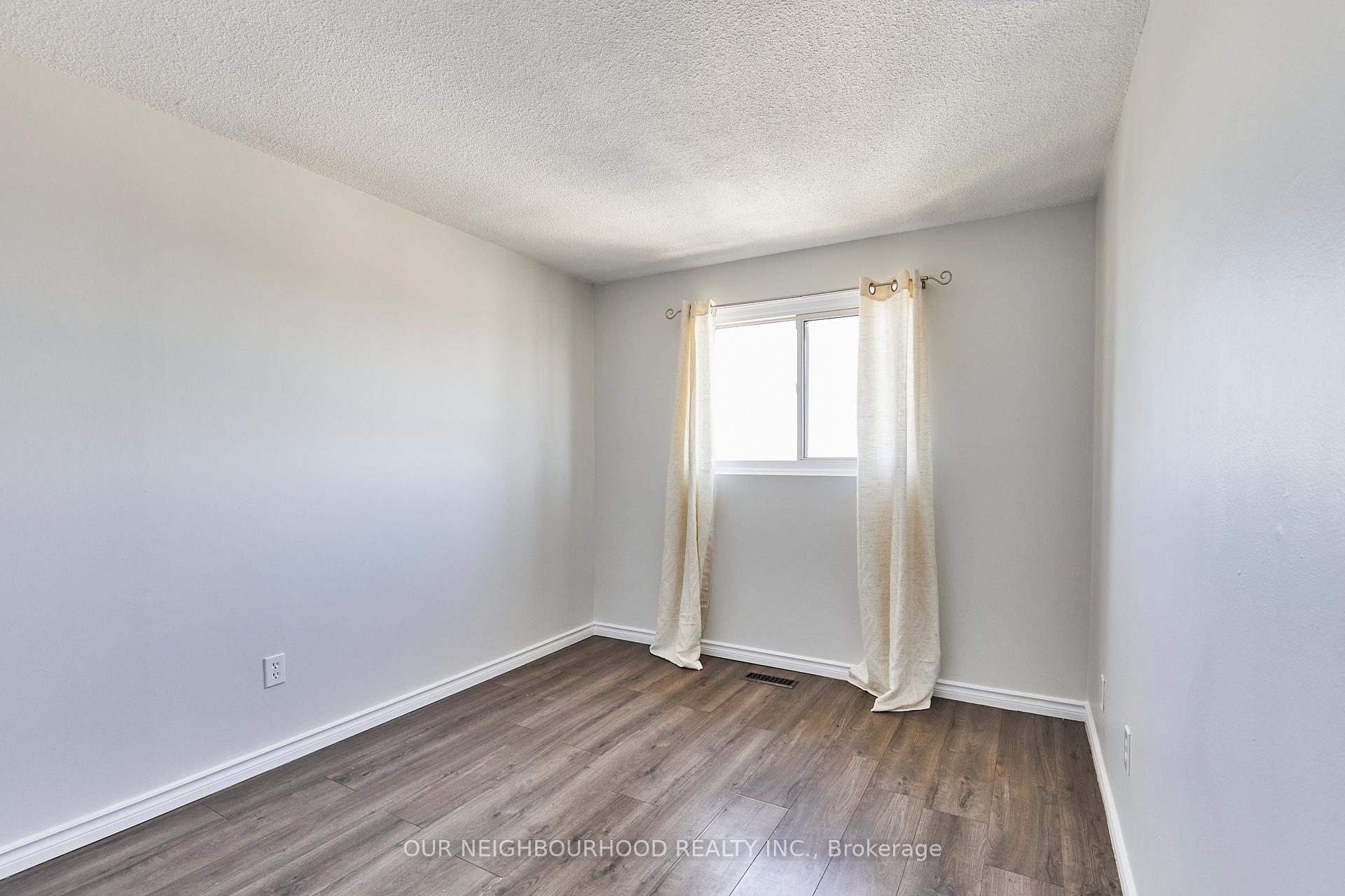 Photo 15 of 950 Southdown Drive, Oshawa, Donevan — HOMEH