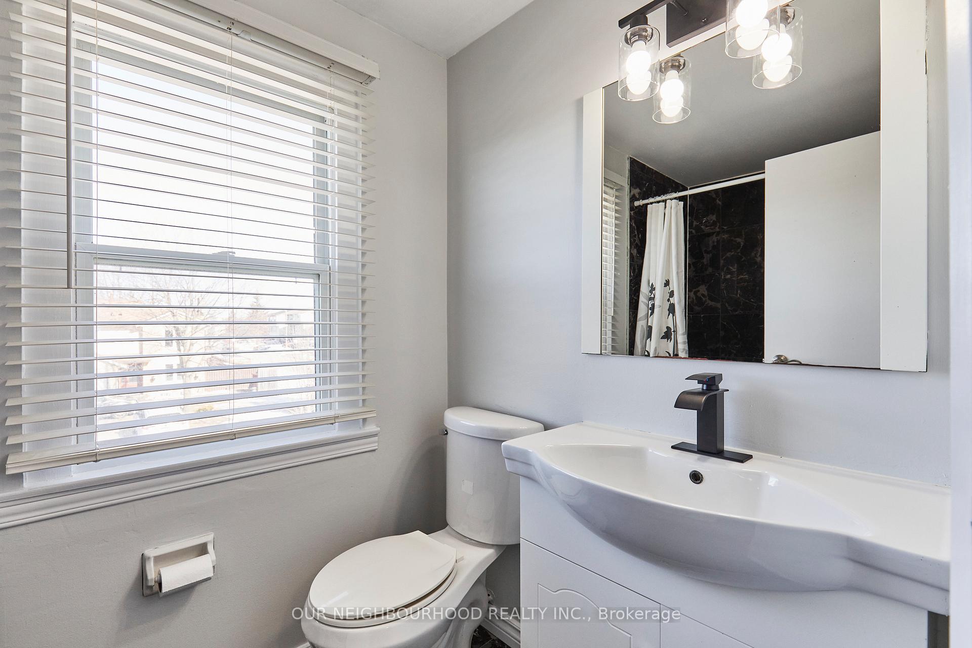 Photo 16 of 950 Southdown Drive, Oshawa, Donevan — HOMEH