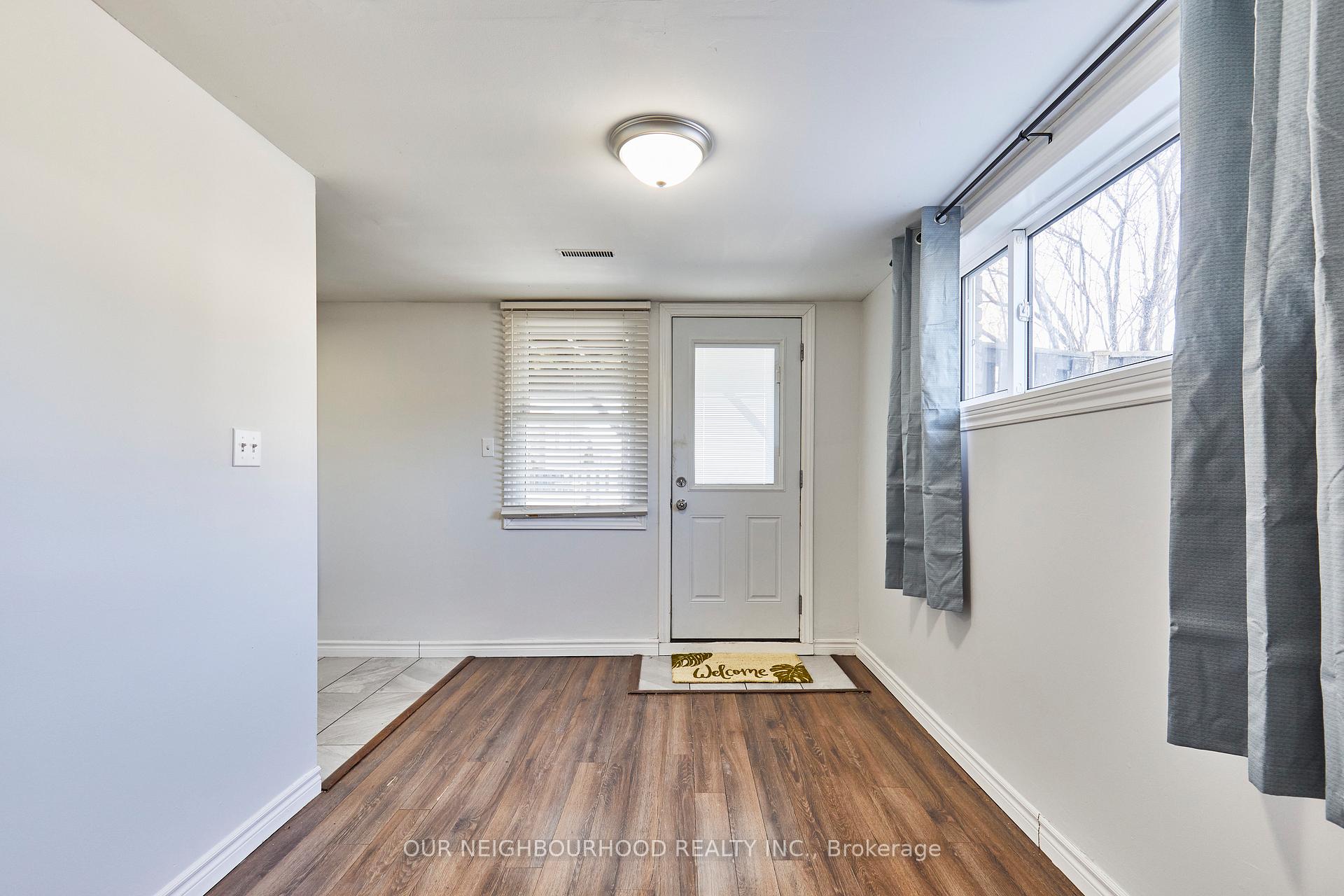 Photo 17 of 950 Southdown Drive, Oshawa, Donevan — HOMEH