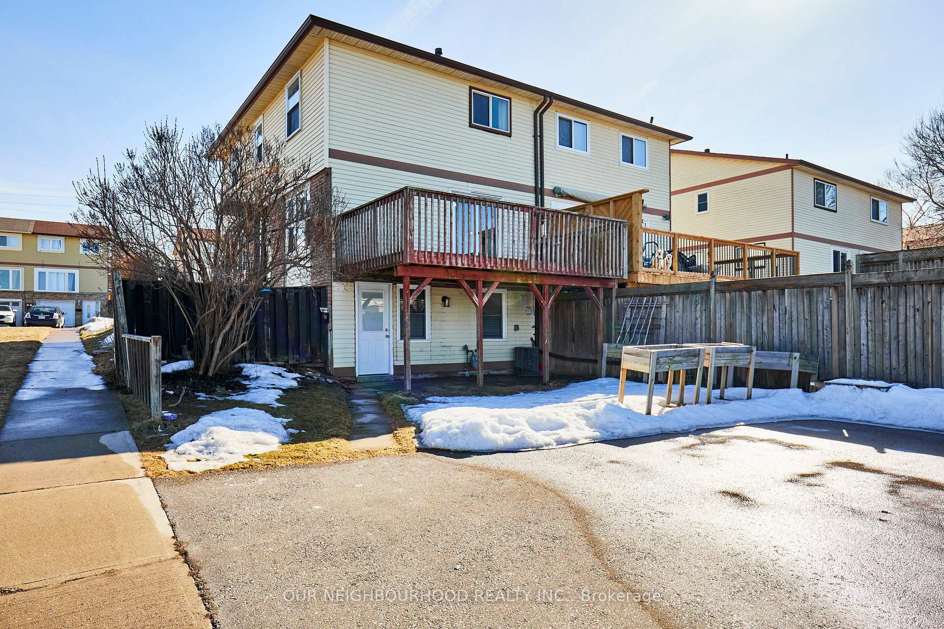 Photo 23 of 950 Southdown Drive, Oshawa, Donevan — HOMEH