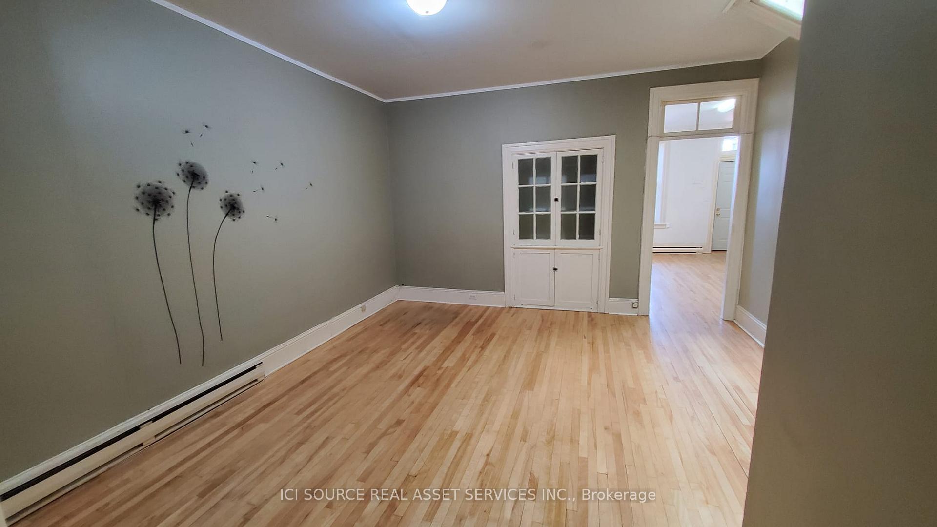Front of Unit 2, 146 King Street W