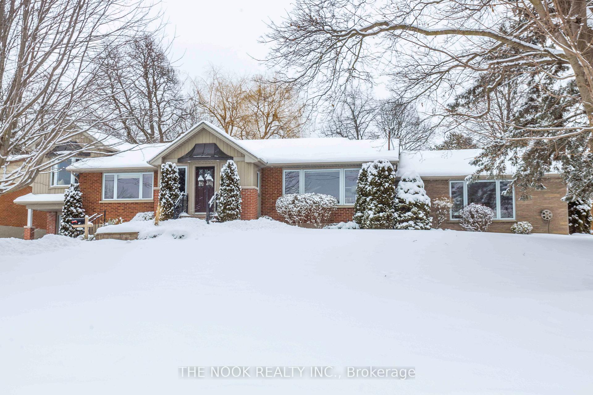 Photo 3 of 63 Meadow Crescent, Whitby, Blue Grass Meadows — HOMEH