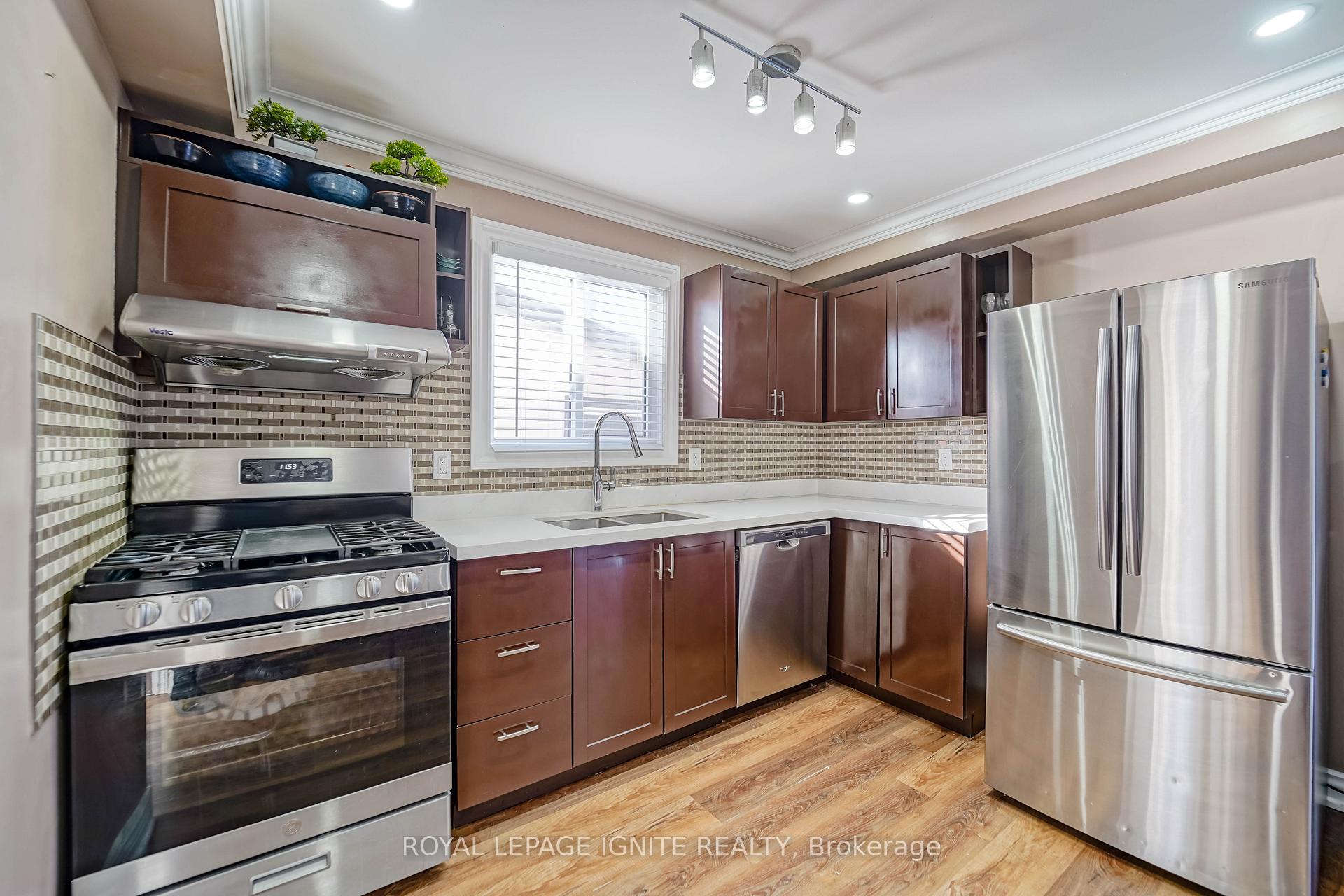 Photo 11 of 292 Phillip Murray Avenue, Oshawa, Lakeview — HOMEH