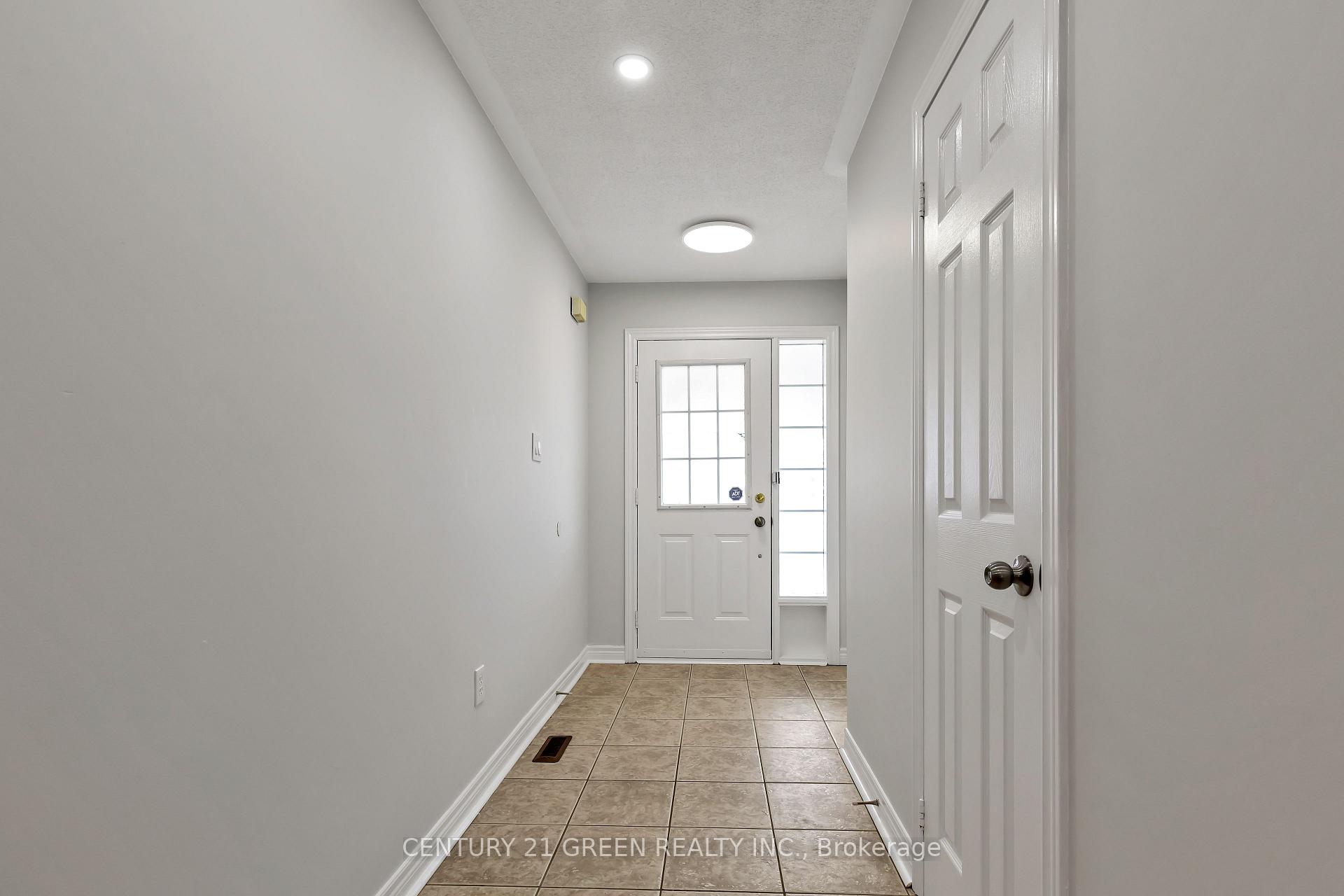 Photo 3 of 14 Davidson Street, Whitby, Williamsburg — HOMEH