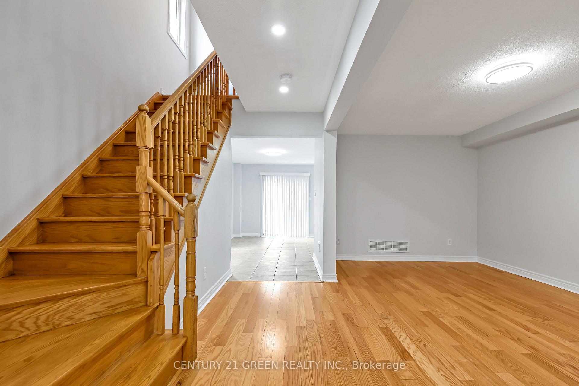 Photo 4 of 14 Davidson Street, Whitby, Williamsburg — HOMEH