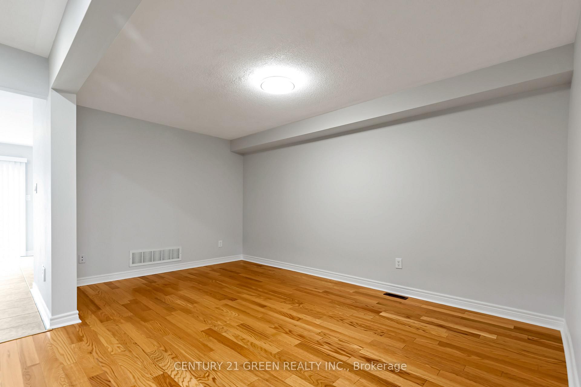 Photo 5 of 14 Davidson Street, Whitby, Williamsburg — HOMEH