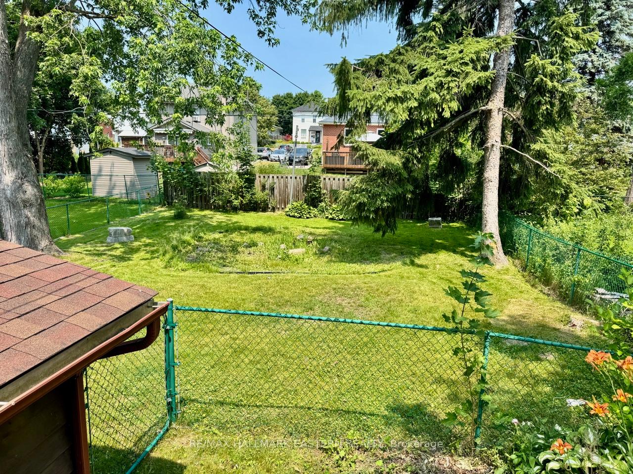 Photo 3 of 232 Munroe Avenue, Peterborough, Ashburnham Ward 4 — HOMEH
