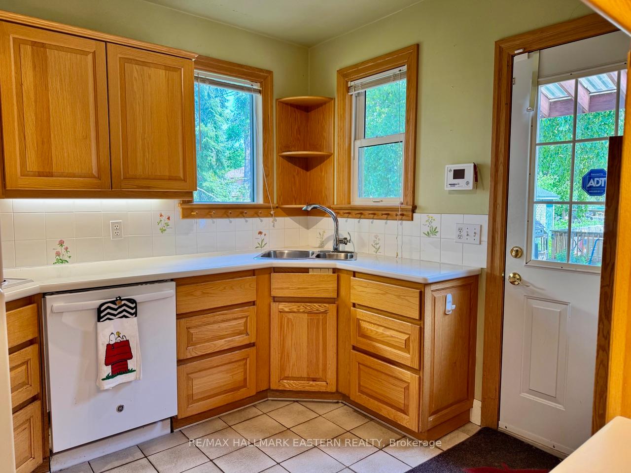 Photo 5 of 232 Munroe Avenue, Peterborough, Ashburnham Ward 4 — HOMEH