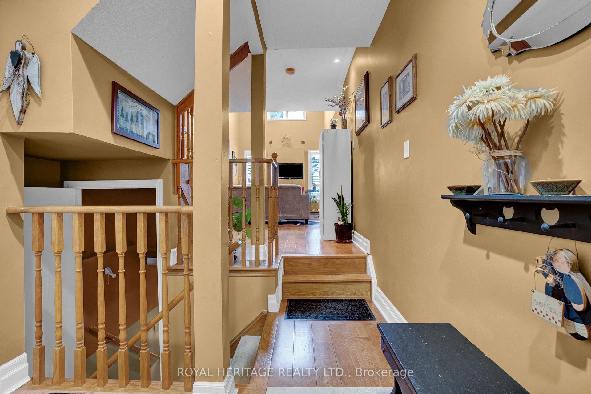 Photo 2 of 54 Jays Drive, Whitby, Williamsburg — HOMEH