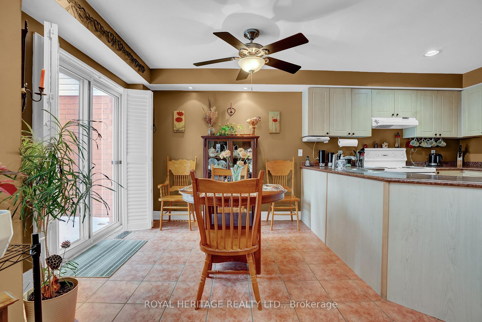 Photo 10 of 54 Jays Drive, Whitby, Williamsburg — HOMEH
