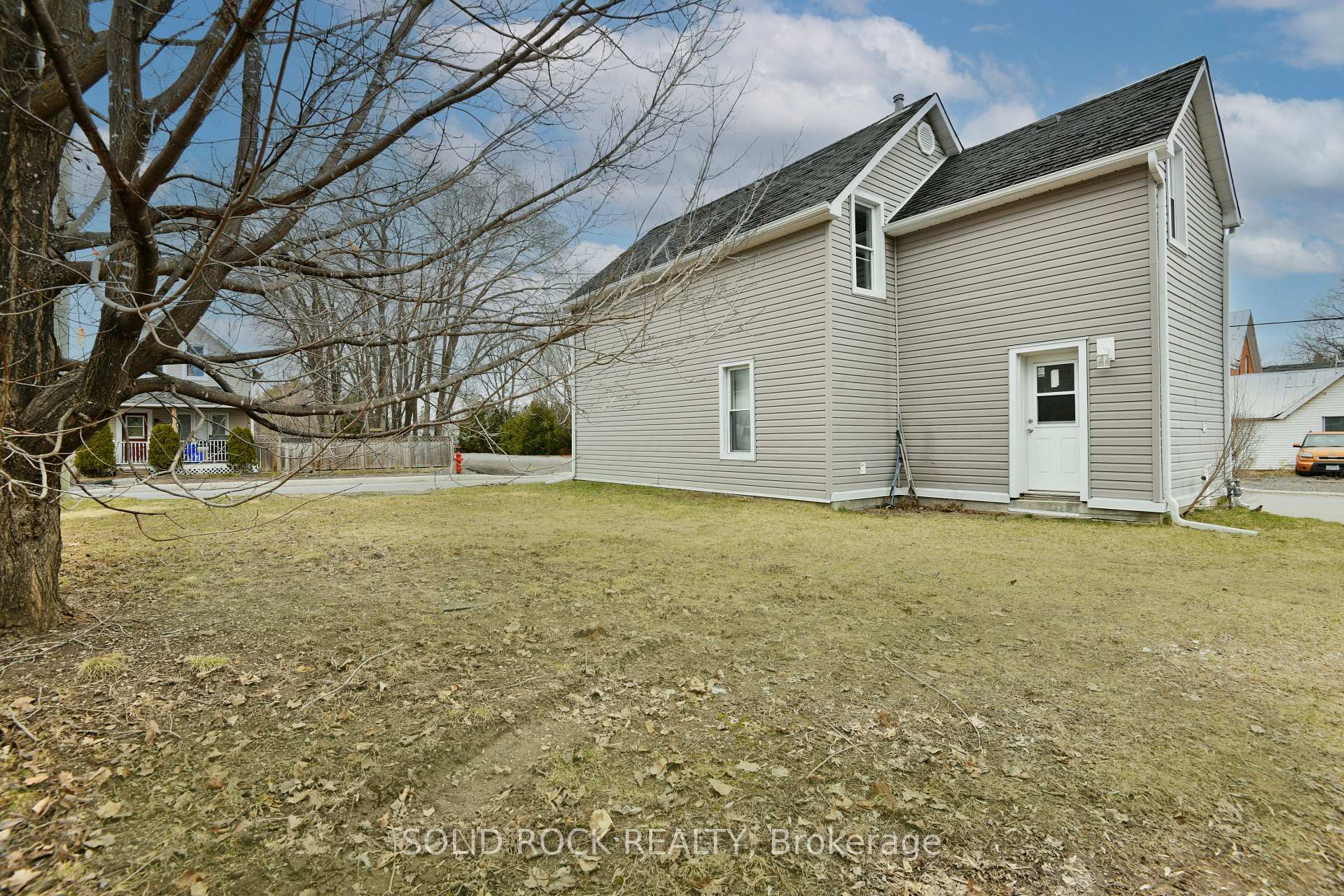 Photo 3 of 82 Macdonald Street S, Arnprior — HOMEH