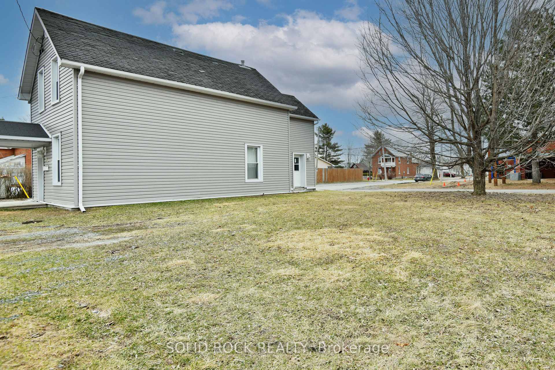 Photo 4 of 82 Macdonald Street S, Arnprior — HOMEH