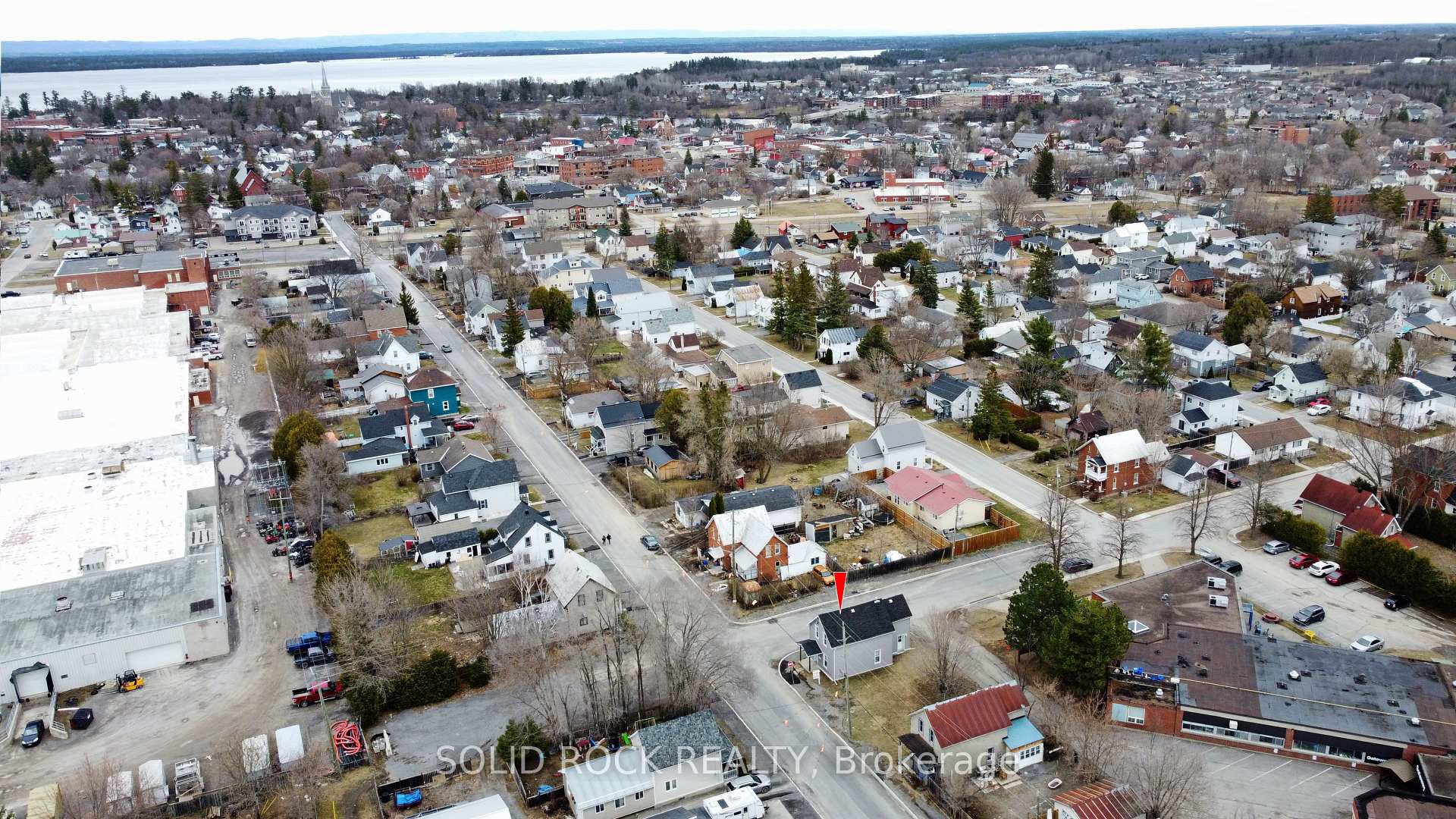 Photo 10 of 82 Macdonald Street S, Arnprior — HOMEH