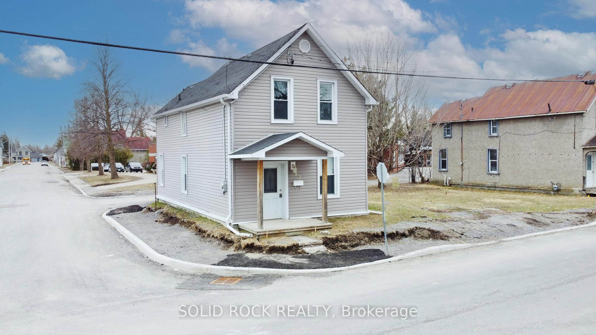 Photo 9 of 82 Macdonald Street S, Arnprior — HOMEH