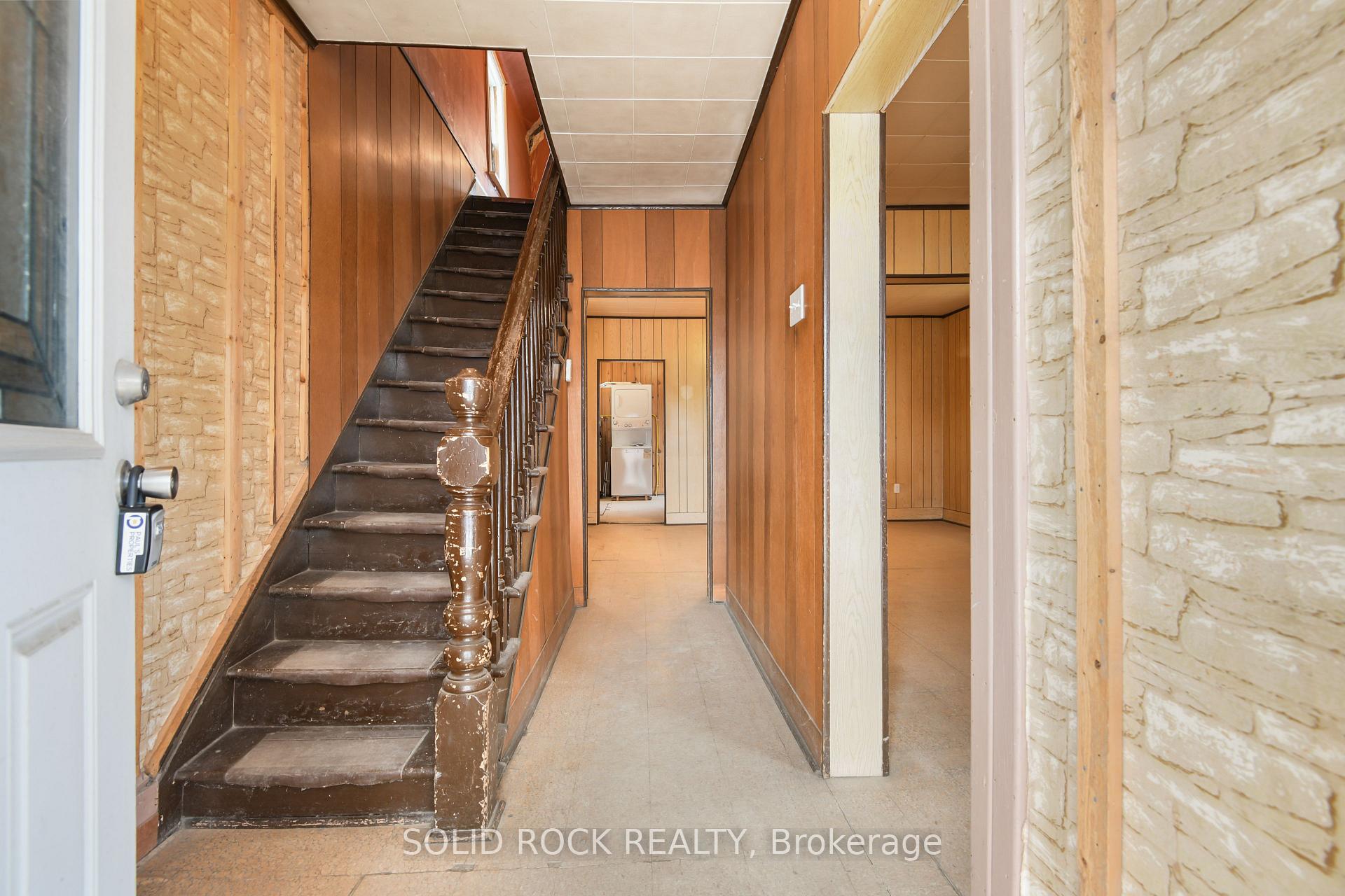 Photo 11 of 82 Macdonald Street S, Arnprior — HOMEH
