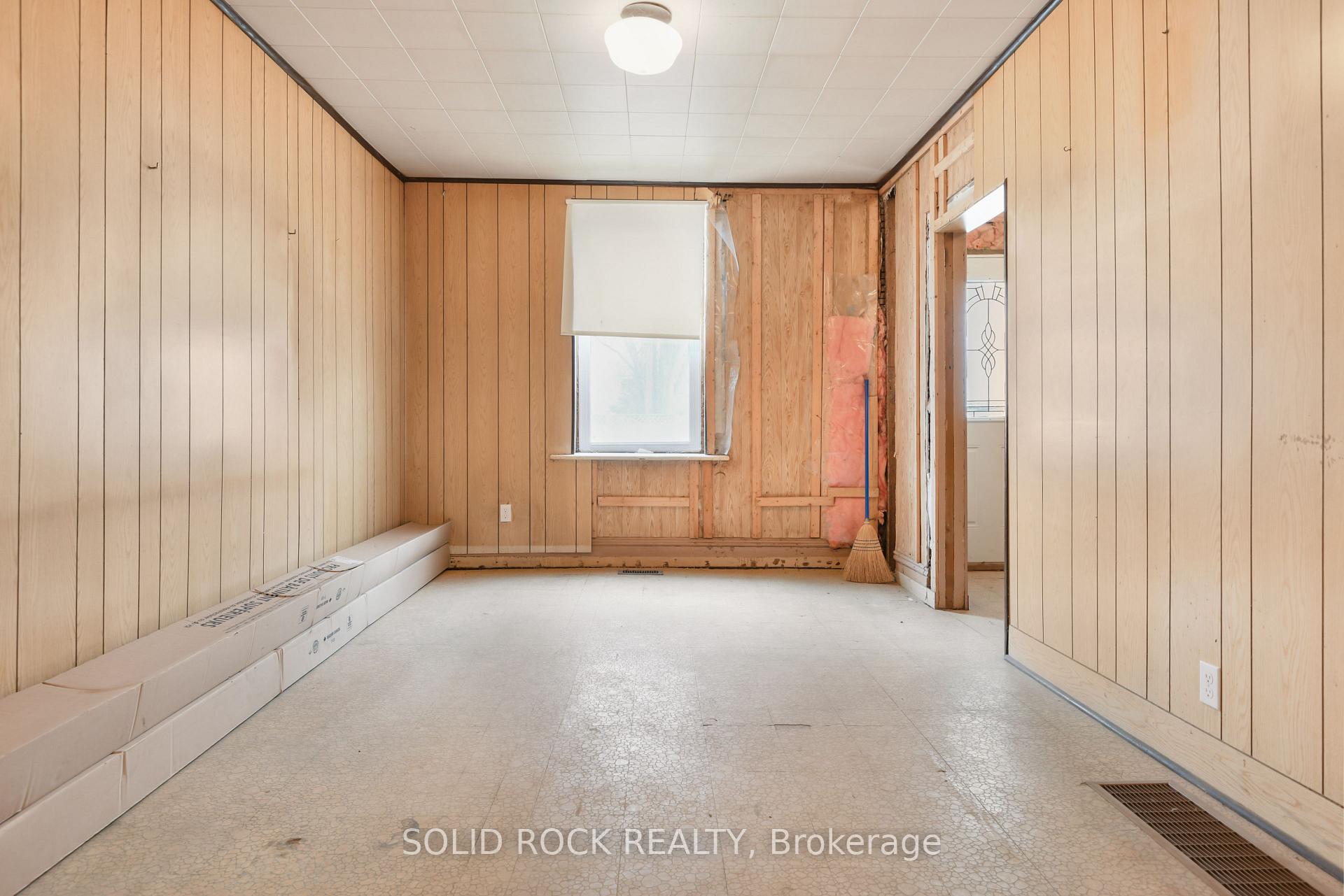 Photo 12 of 82 Macdonald Street S, Arnprior — HOMEH