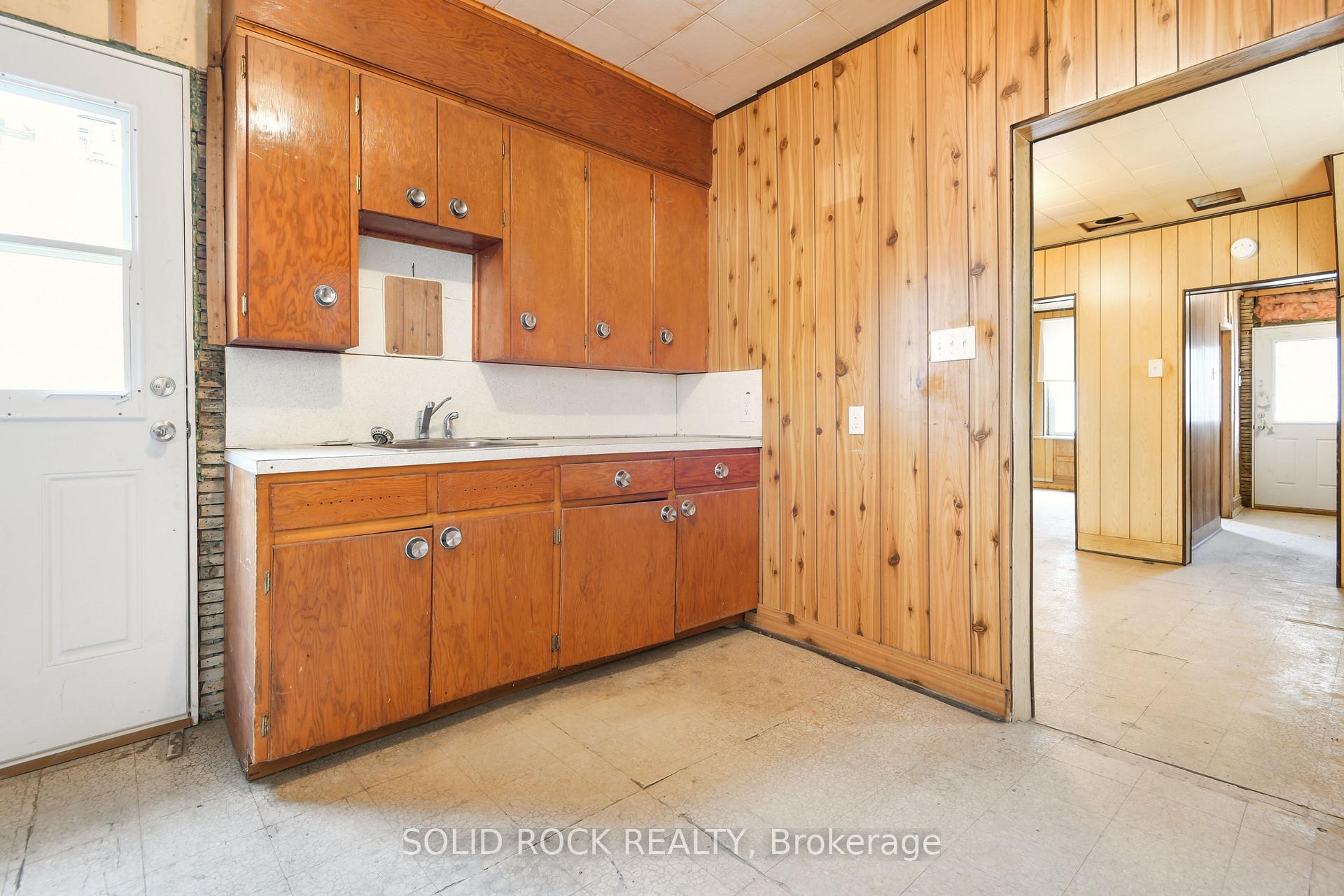 Photo 16 of 82 Macdonald Street S, Arnprior — HOMEH