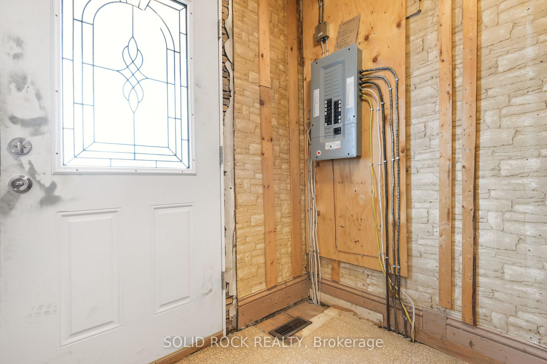 Photo 17 of 82 Macdonald Street S, Arnprior — HOMEH