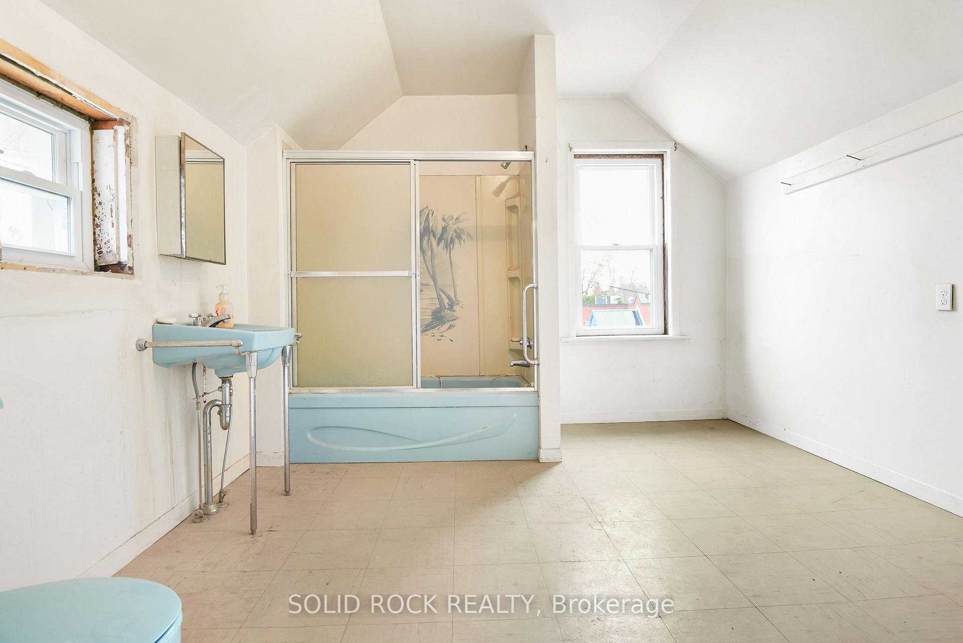 Photo 20 of 82 Macdonald Street S, Arnprior — HOMEH