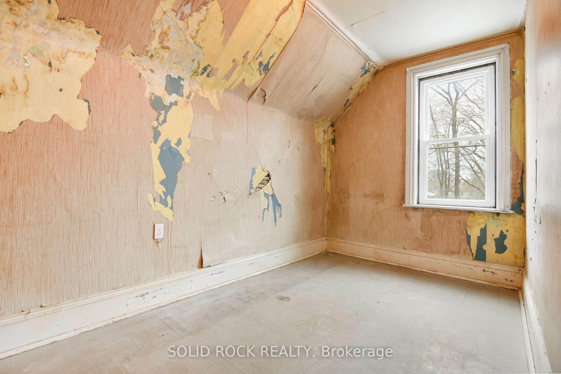 Photo 26 of 82 Macdonald Street S, Arnprior — HOMEH