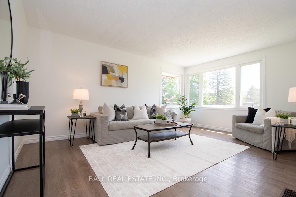 Photo 3 of 286 Sunset Boulevard, Peterborough, Northcrest Ward 5 — HOMEH