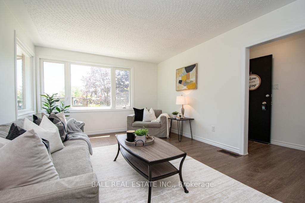 Photo 4 of 286 Sunset Boulevard, Peterborough, Northcrest Ward 5 — HOMEH