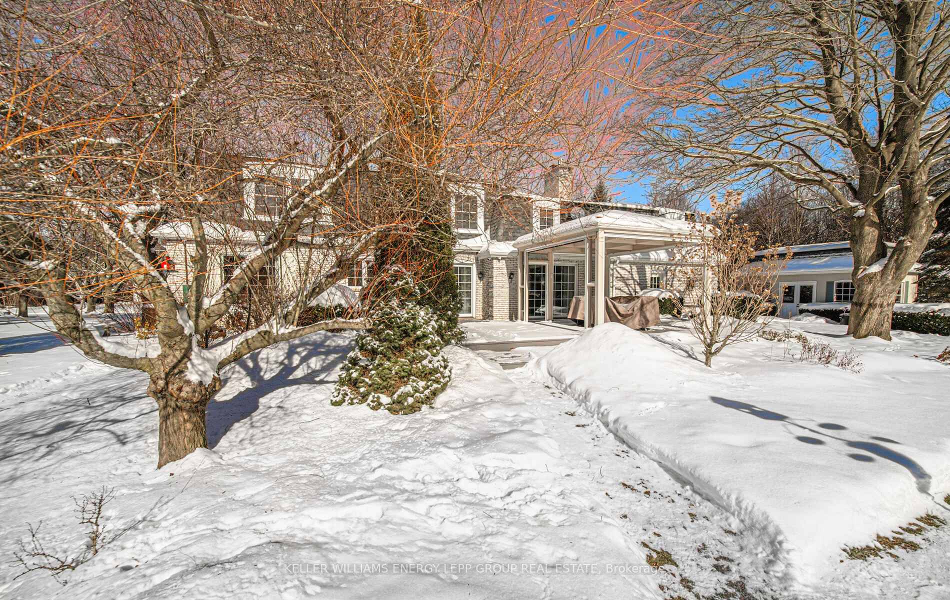 Photo 2 of 19 Glenlaura Crescent, Whitby, Rural Whitby — HOMEH