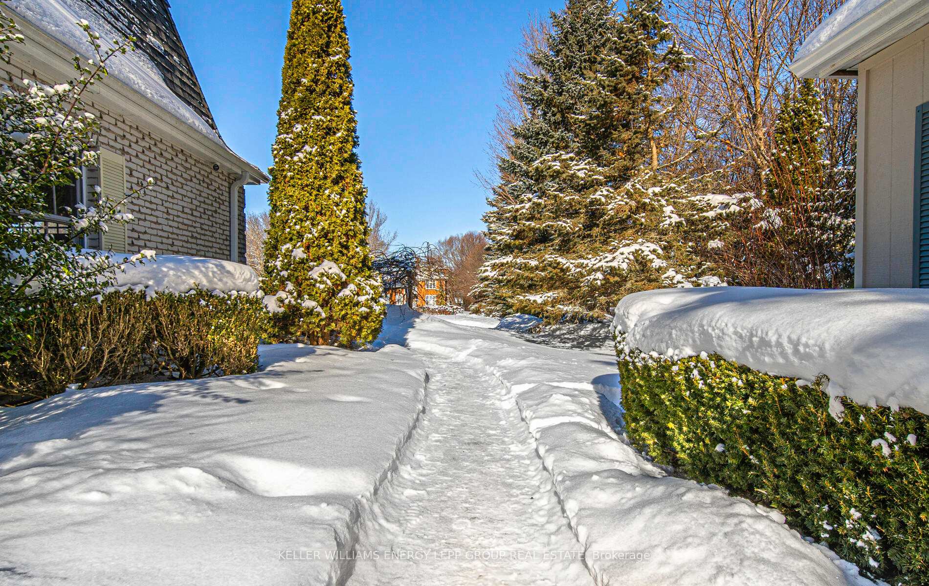 Photo 5 of 19 Glenlaura Crescent, Whitby, Rural Whitby — HOMEH