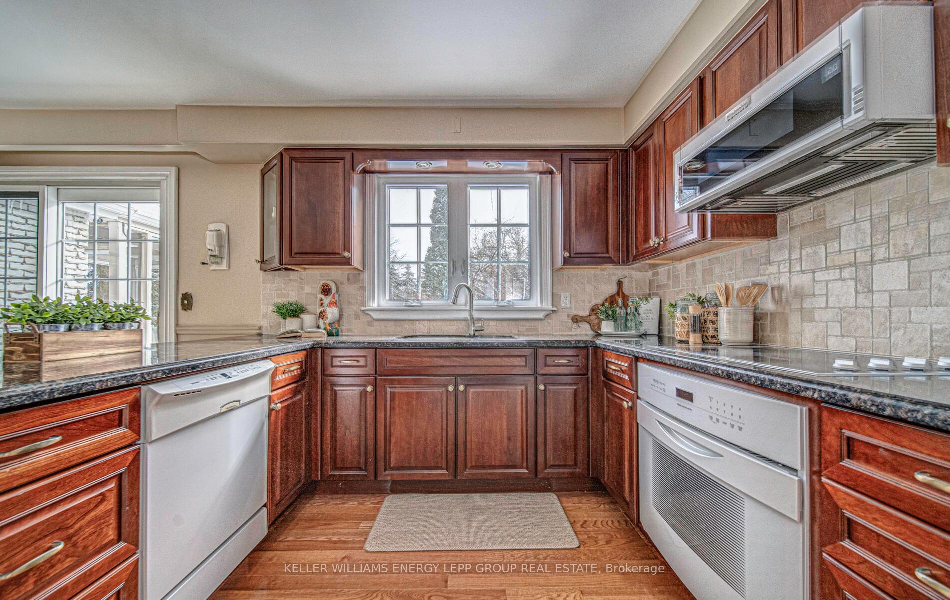 Photo 10 of 19 Glenlaura Crescent, Whitby, Rural Whitby — HOMEH