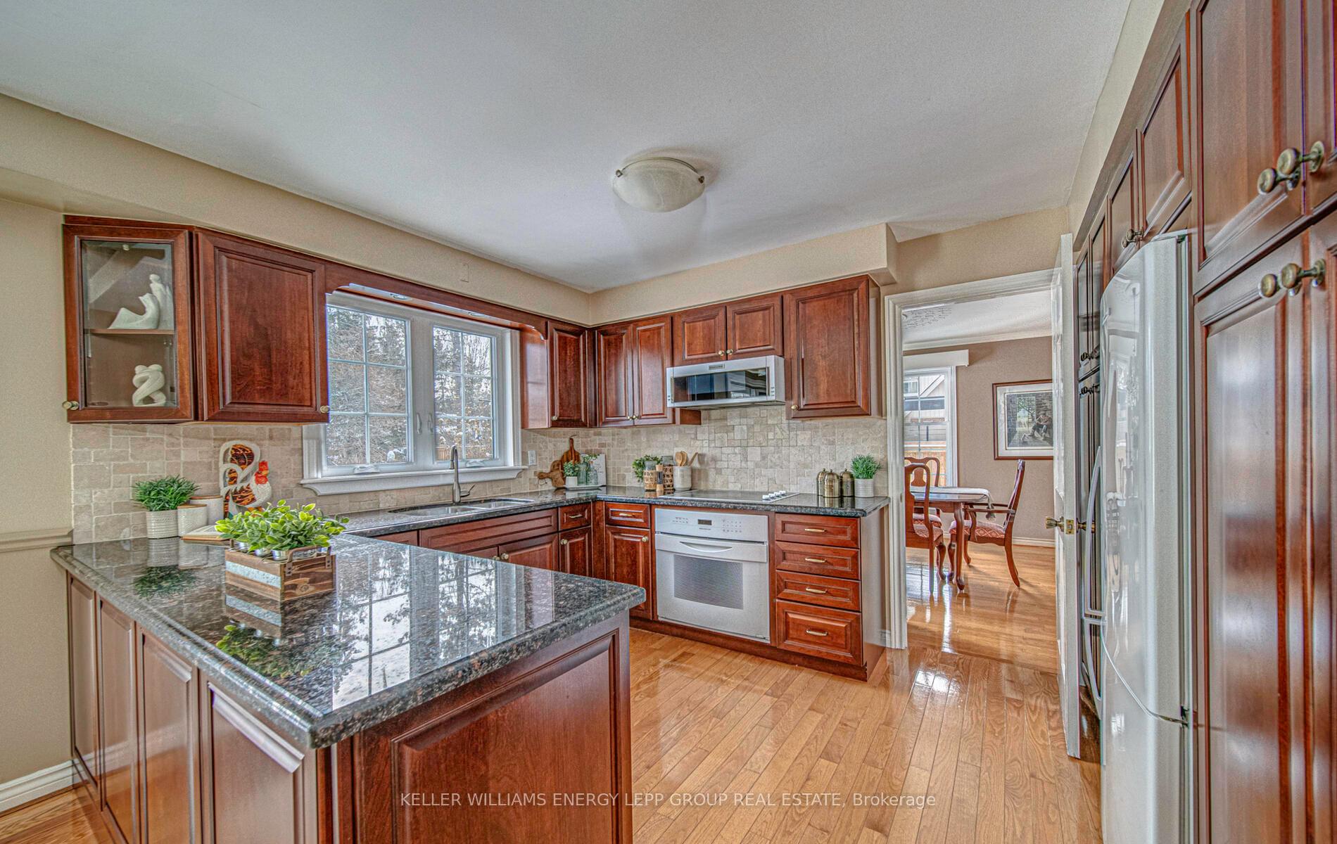 Photo 11 of 19 Glenlaura Crescent, Whitby, Rural Whitby — HOMEH