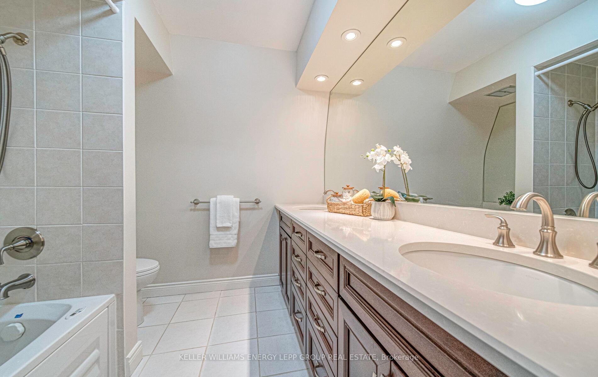 Photo 26 of 19 Glenlaura Crescent, Whitby, Rural Whitby — HOMEH