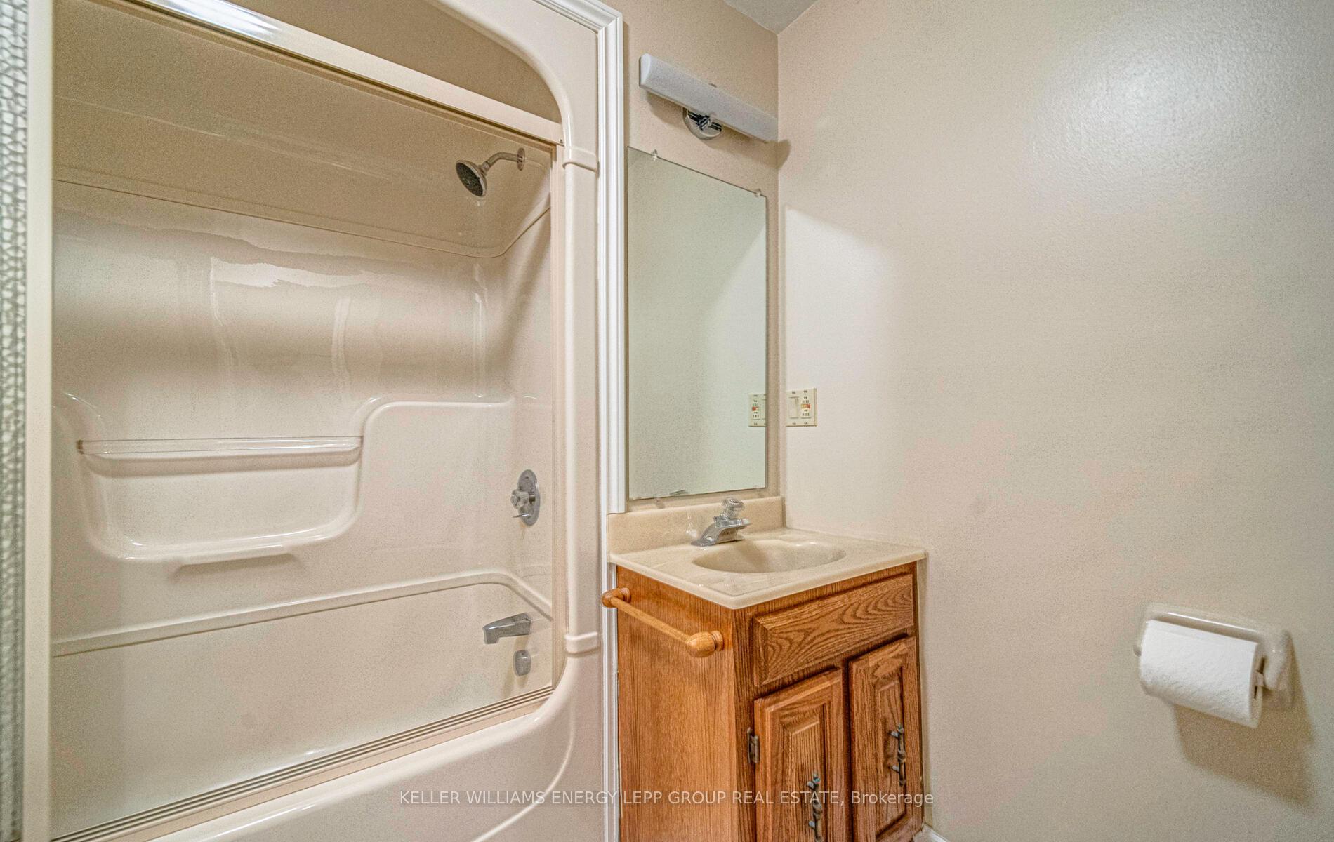 Photo 29 of 19 Glenlaura Crescent, Whitby, Rural Whitby — HOMEH