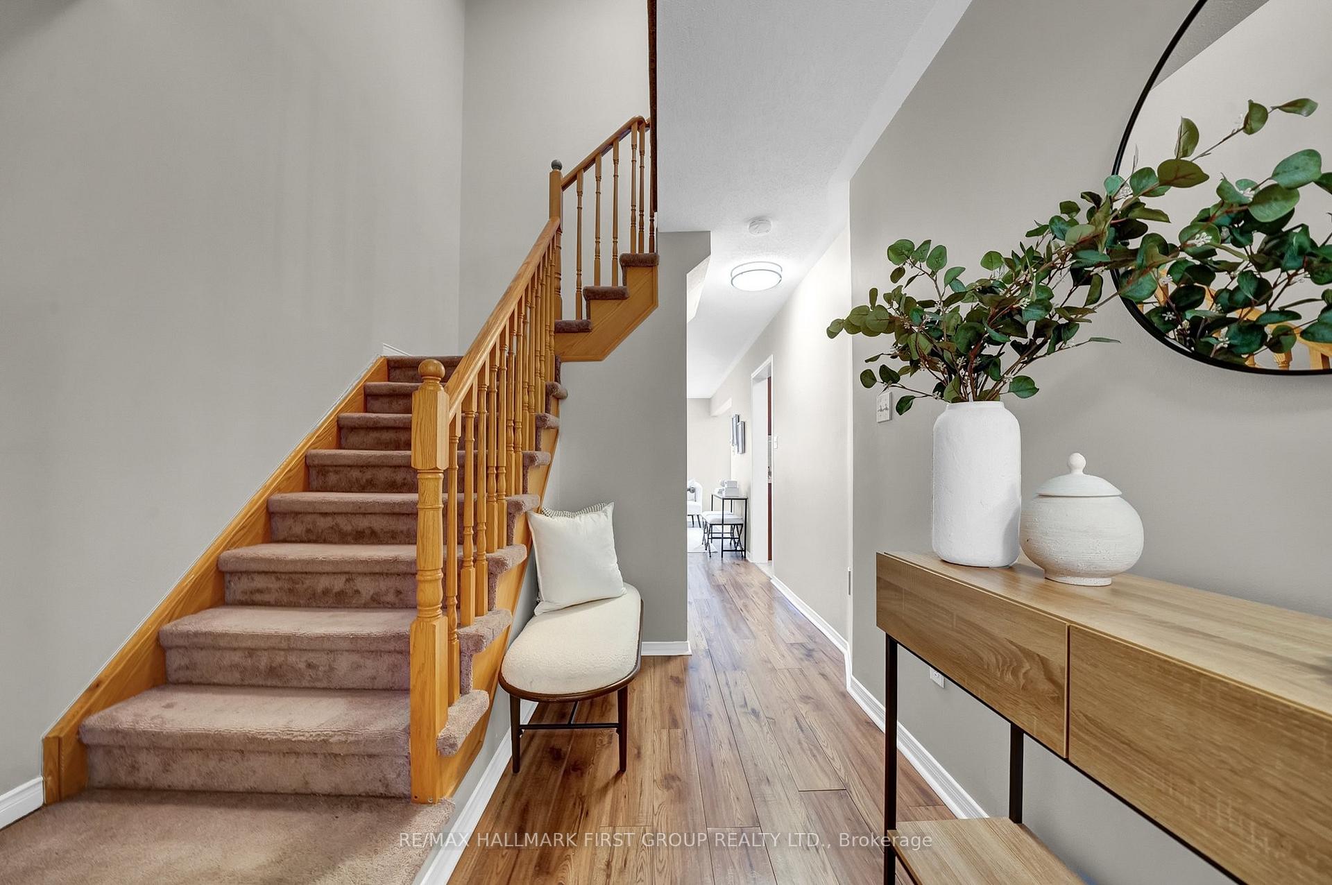 Photo 3 of 8 Rich Crescent, Whitby, Williamsburg — HOMEH