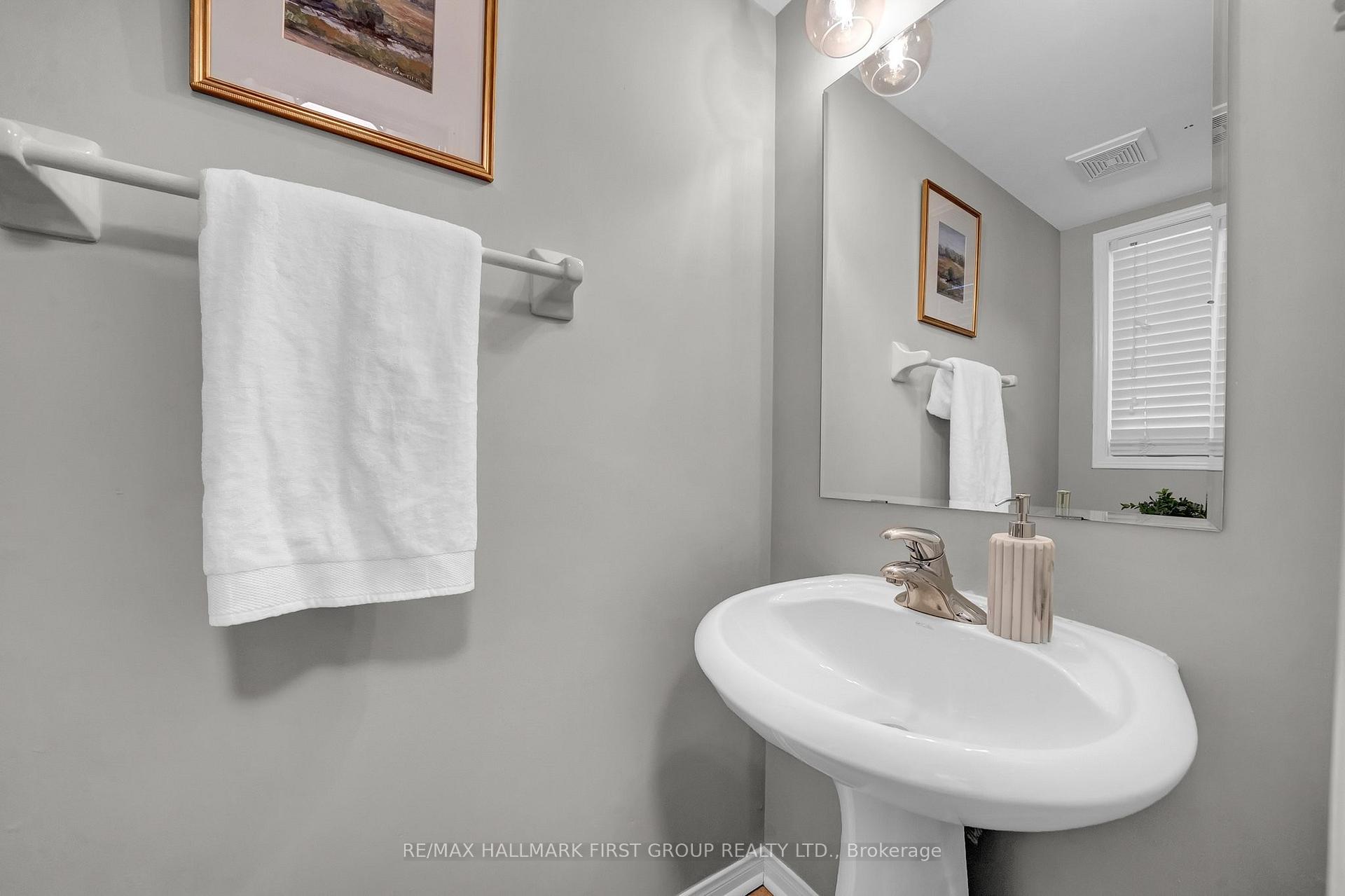 Photo 5 of 8 Rich Crescent, Whitby, Williamsburg — HOMEH