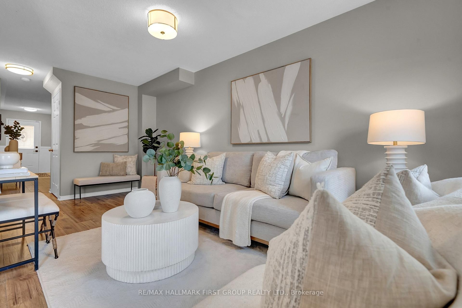 Photo 10 of 8 Rich Crescent, Whitby, Williamsburg — HOMEH