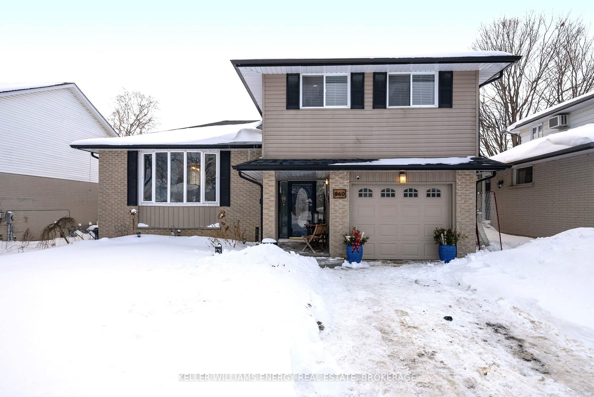Photo 2 of 860 Carnaby Crescent, Oshawa, Centennial — HOMEH
