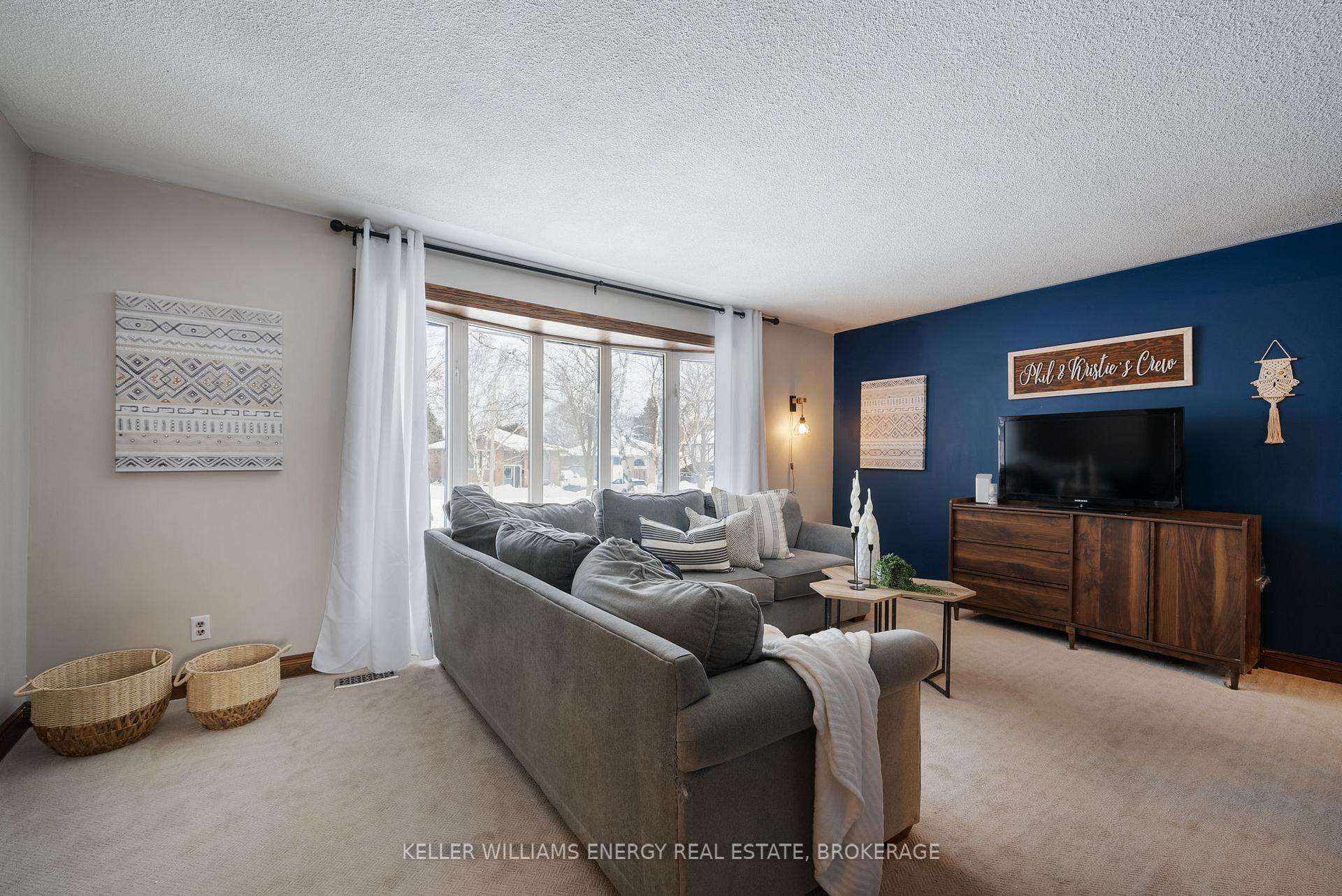 Photo 5 of 860 Carnaby Crescent, Oshawa, Centennial — HOMEH