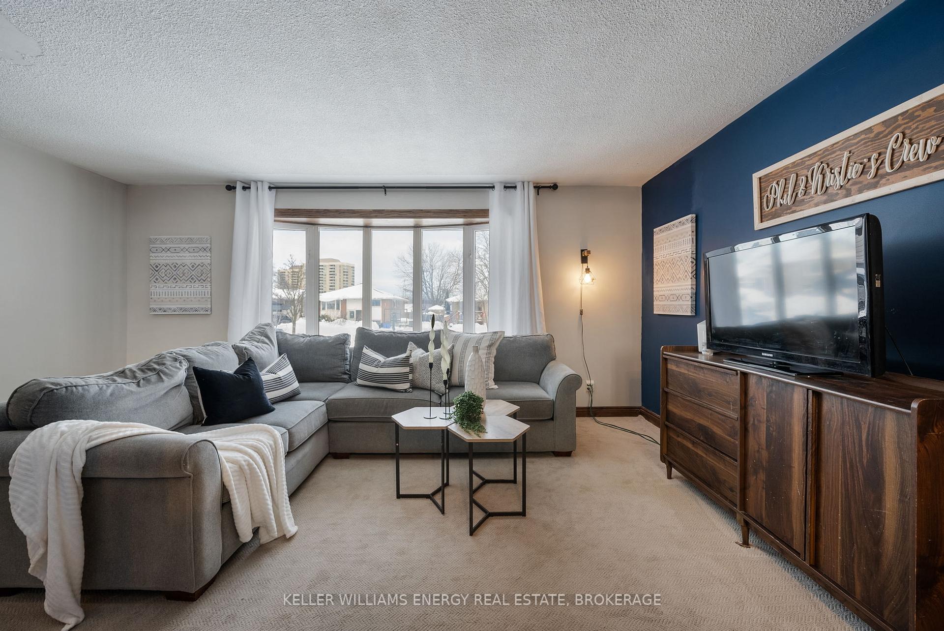 Photo 6 of 860 Carnaby Crescent, Oshawa, Centennial — HOMEH