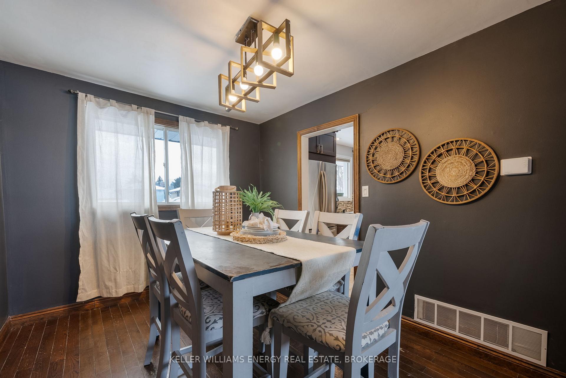 Photo 8 of 860 Carnaby Crescent, Oshawa, Centennial — HOMEH