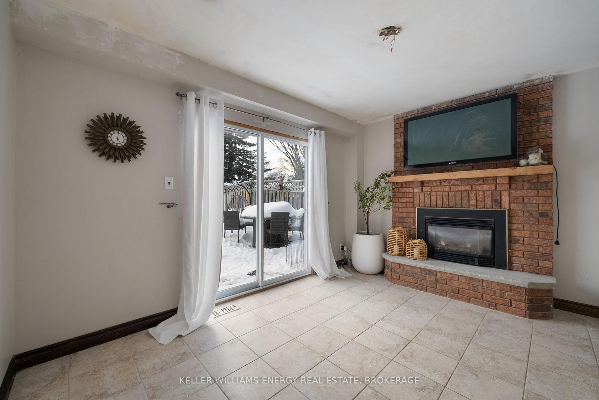 Photo 13 of 860 Carnaby Crescent, Oshawa, Centennial — HOMEH