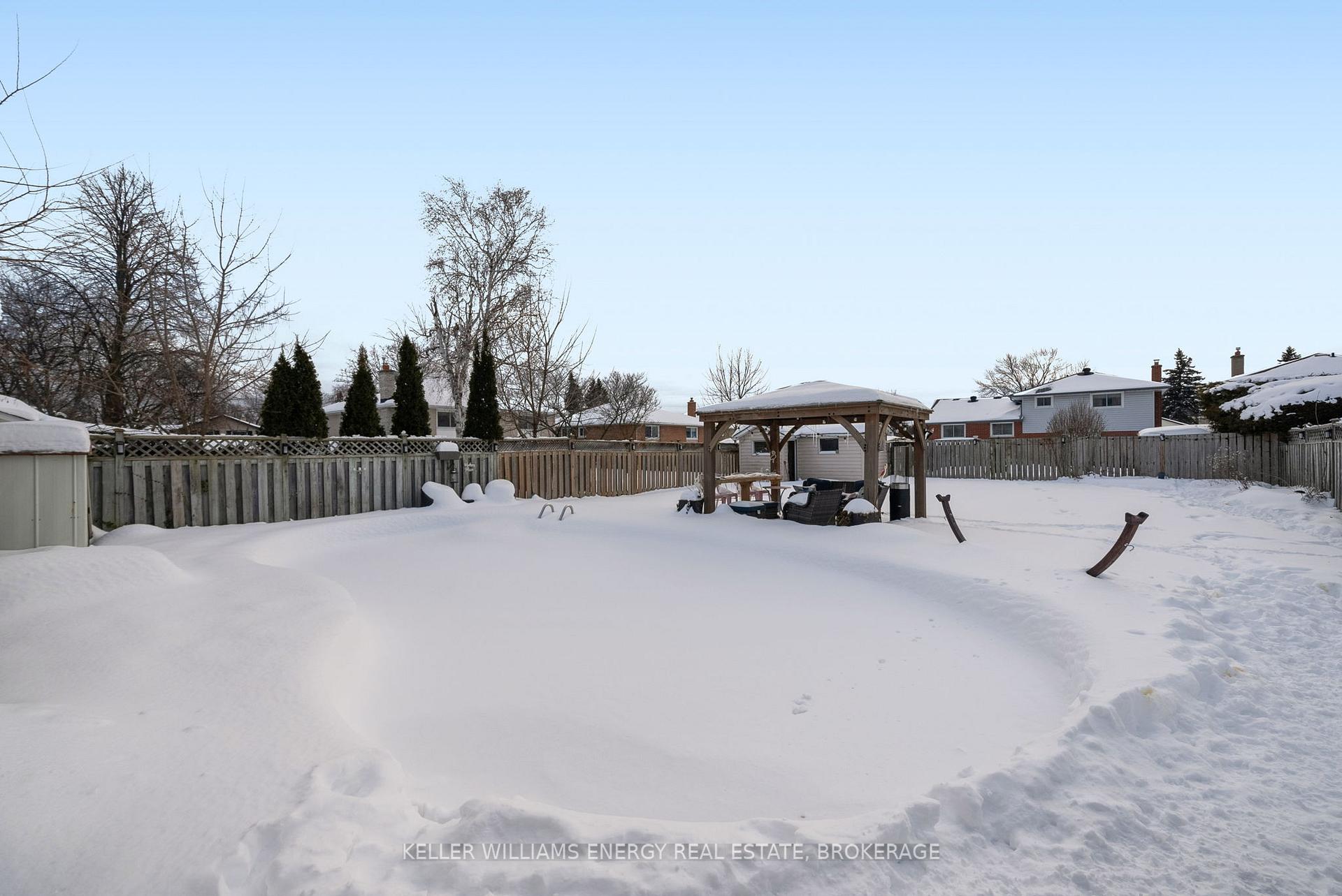 Photo 25 of 860 Carnaby Crescent, Oshawa, Centennial — HOMEH