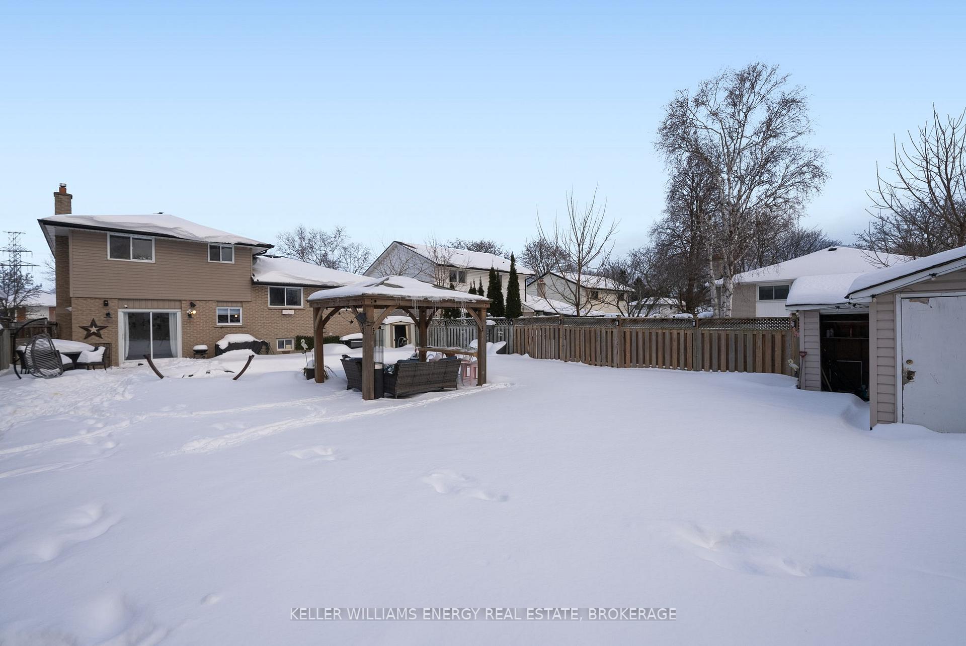 Photo 26 of 860 Carnaby Crescent, Oshawa, Centennial — HOMEH