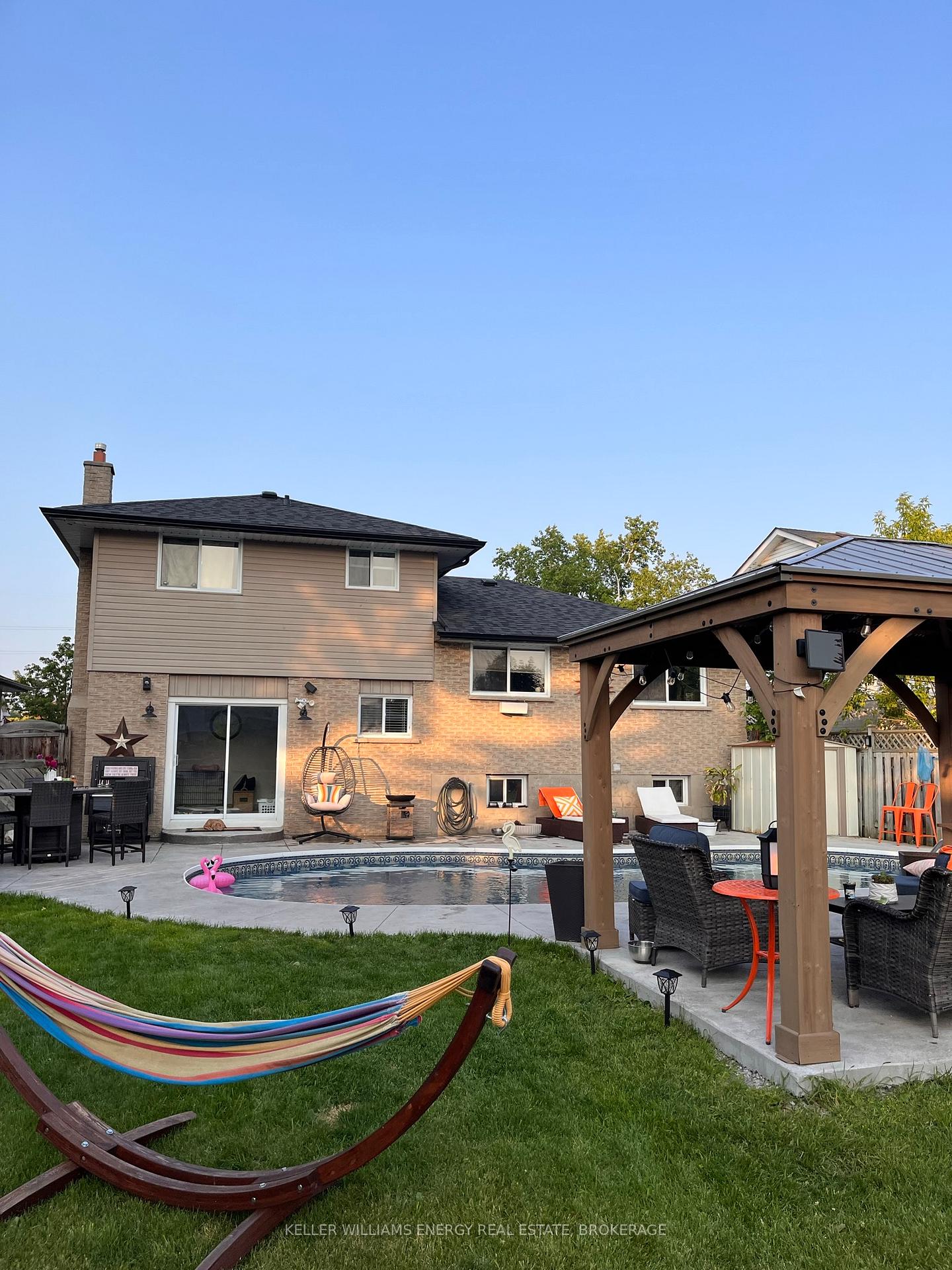 Photo 32 of 860 Carnaby Crescent, Oshawa, Centennial — HOMEH