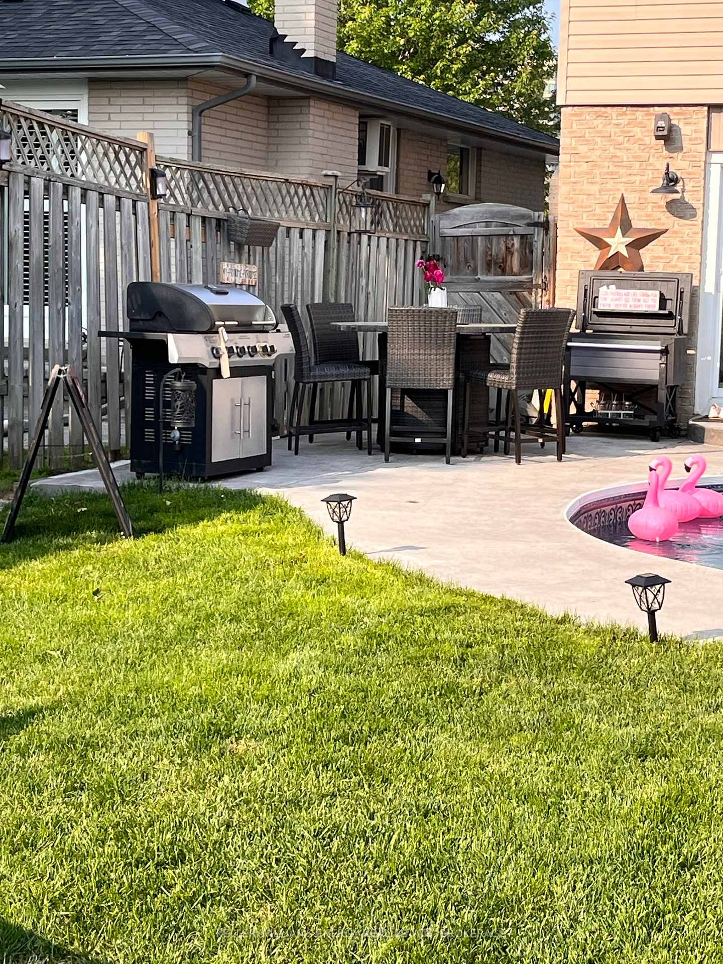 Photo 35 of 860 Carnaby Crescent, Oshawa, Centennial — HOMEH