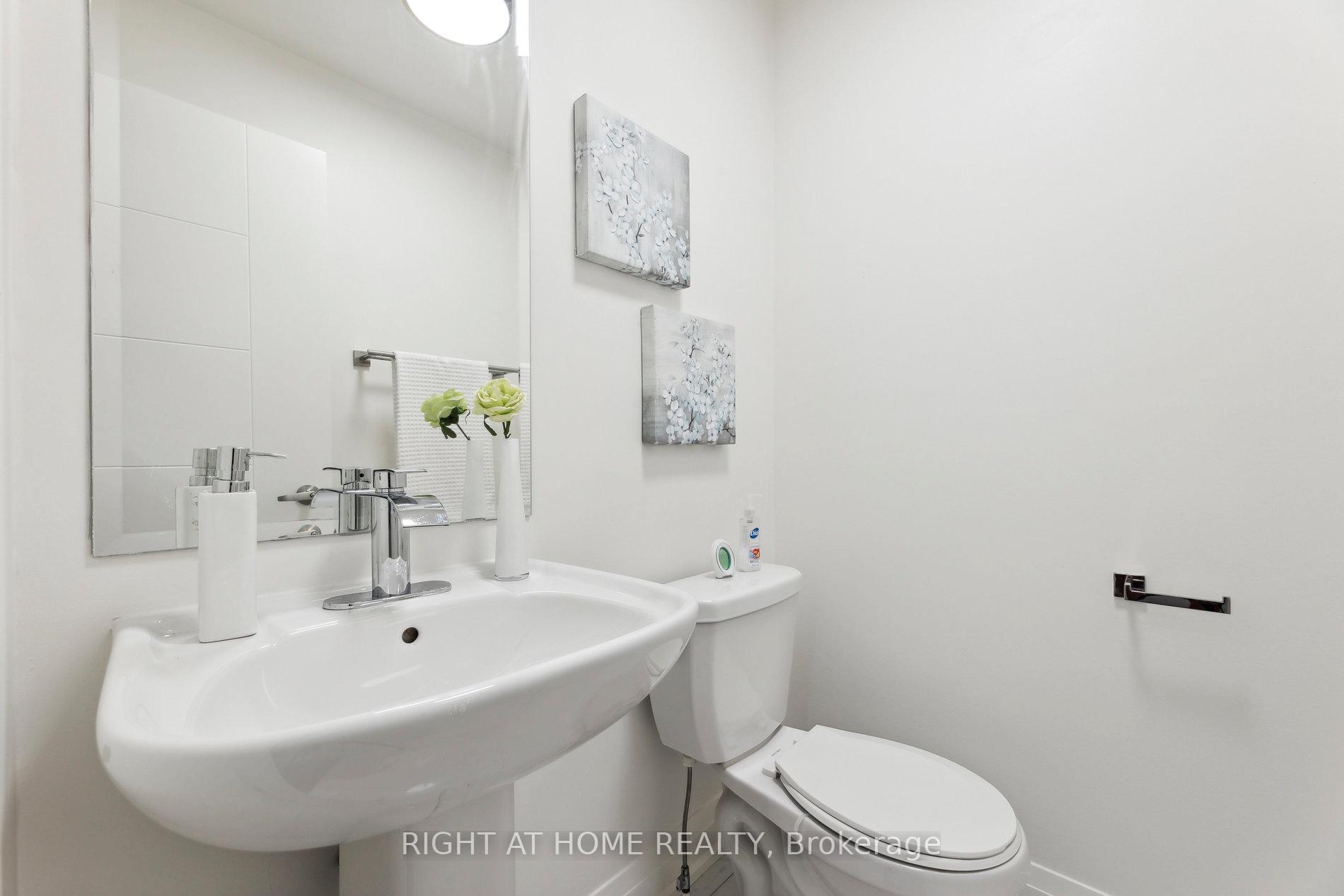 Photo 5 of 16 Jerseyville Way, Whitby, Downtown Whitby — HOMEH