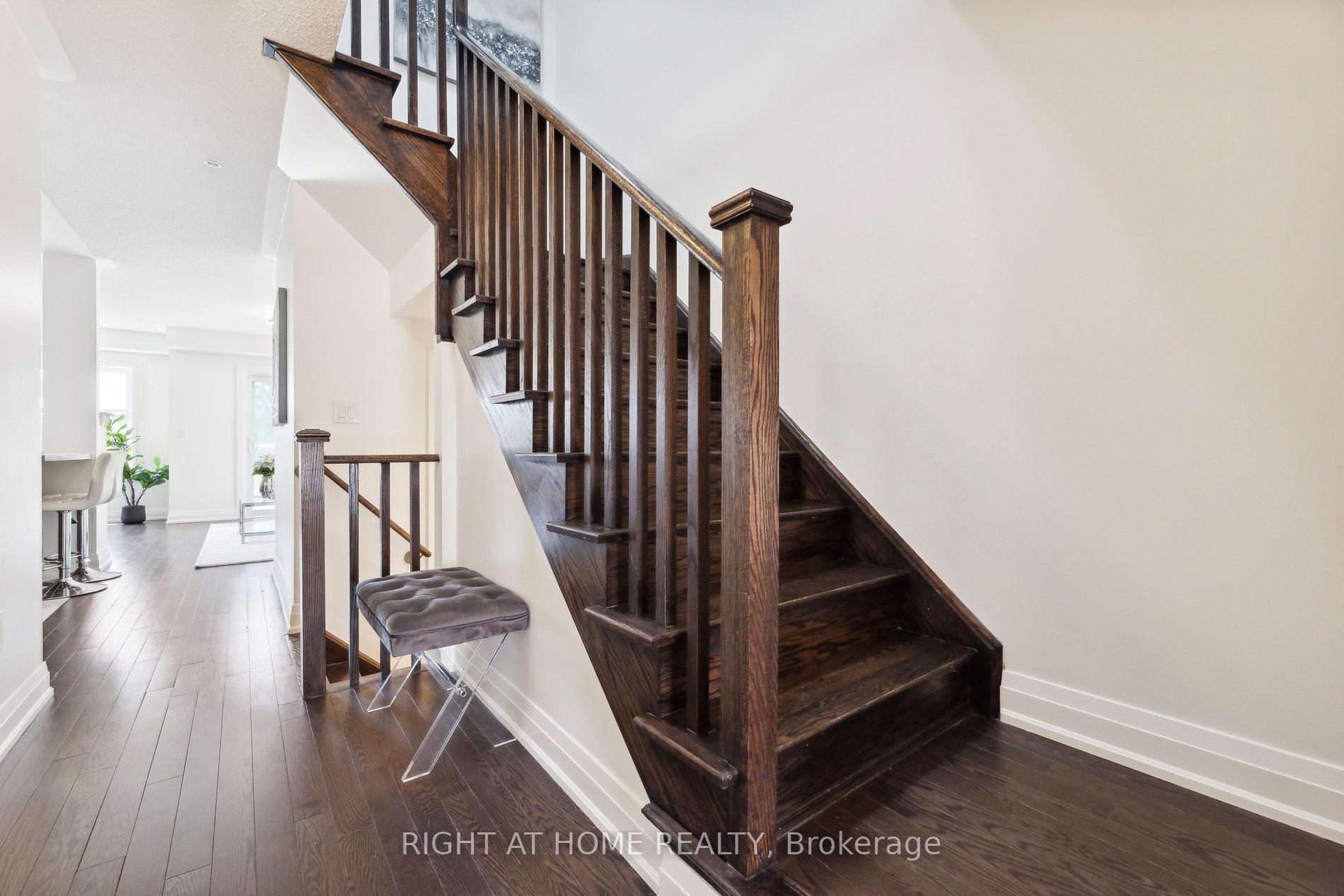 Photo 6 of 16 Jerseyville Way, Whitby, Downtown Whitby — HOMEH