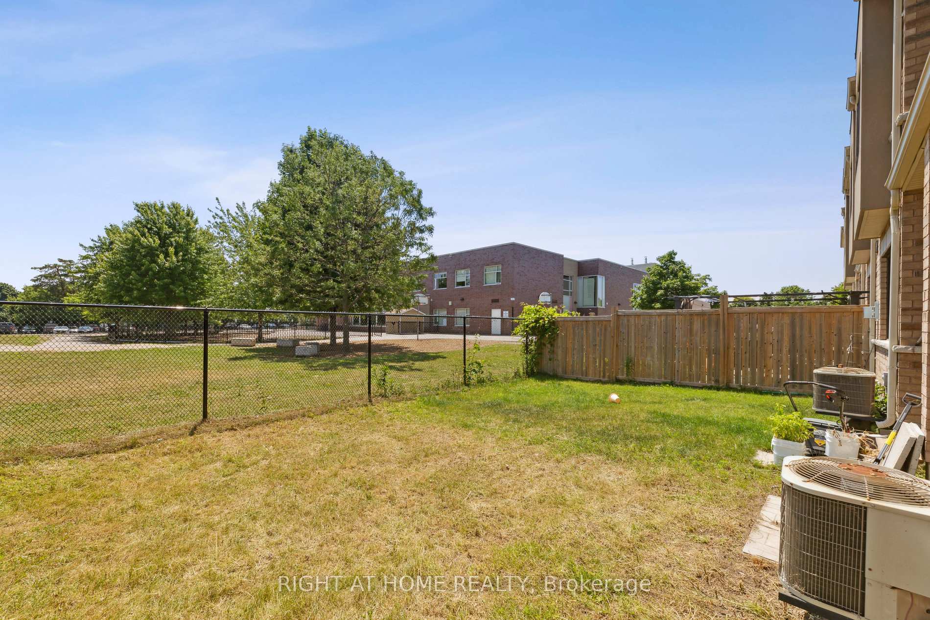 Photo 29 of 16 Jerseyville Way, Whitby, Downtown Whitby — HOMEH